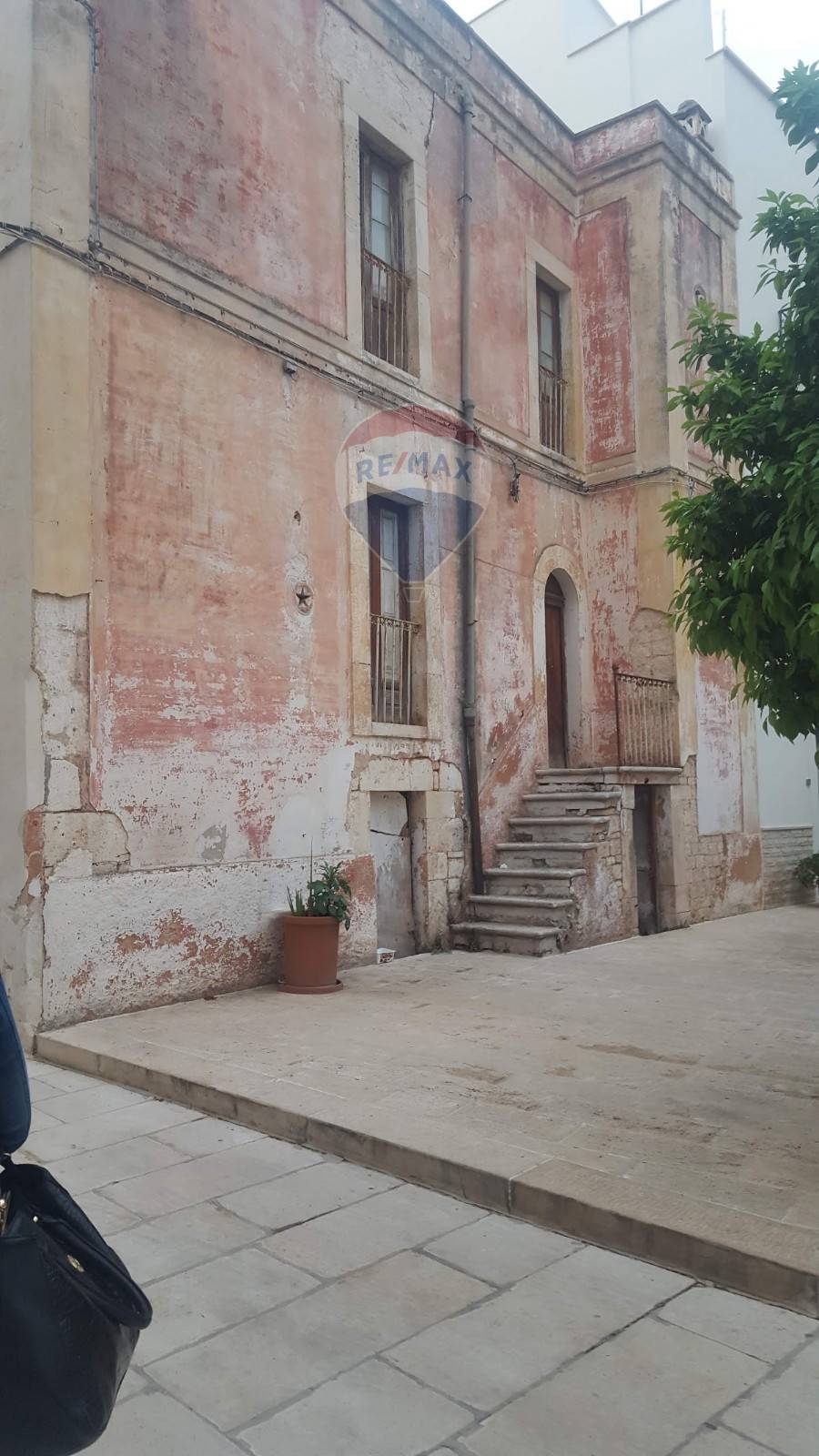 Villa Unifamiliare - Indipendente TURI vendita    RE/MAX Acquachiara