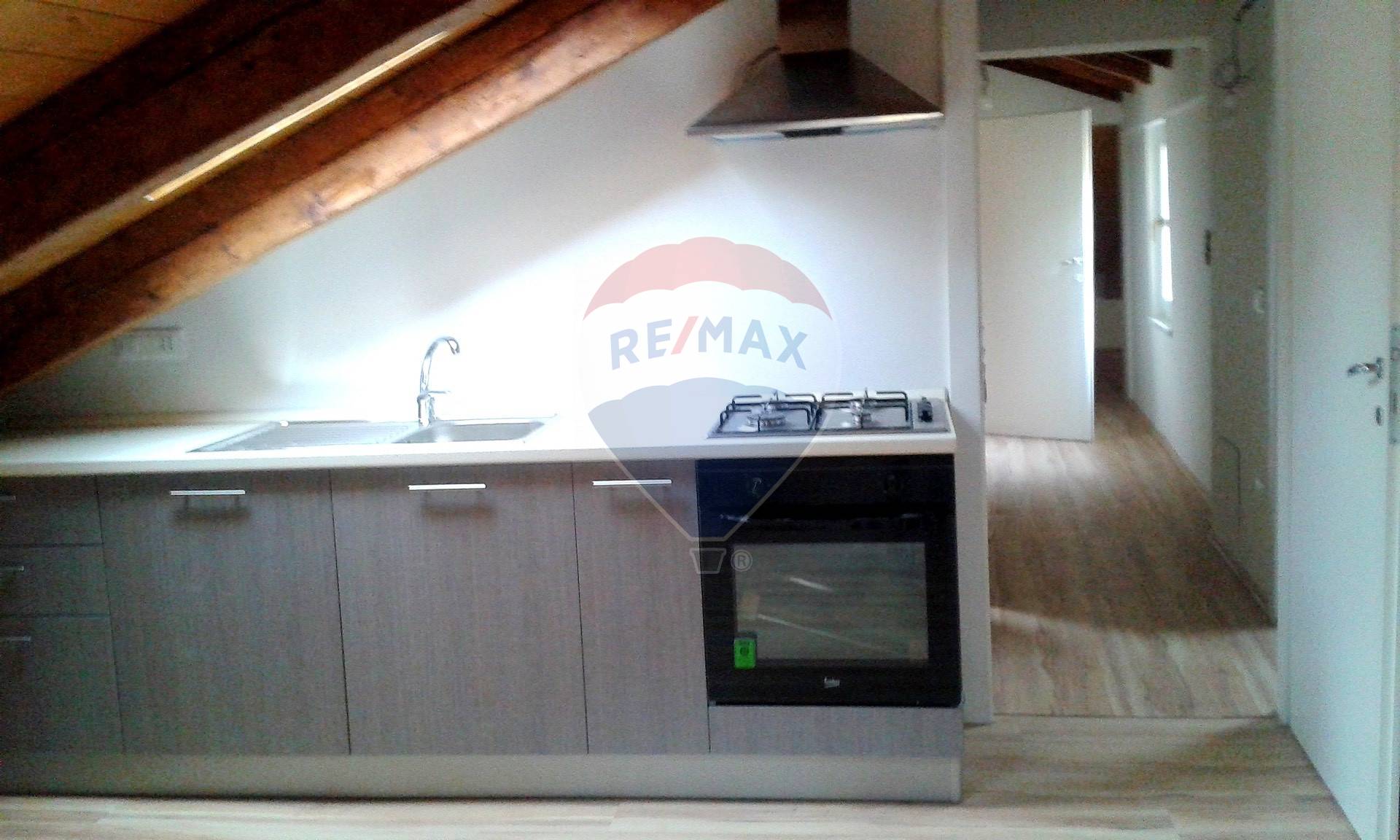  trieste affitto quart:  re-max-enterprise-2