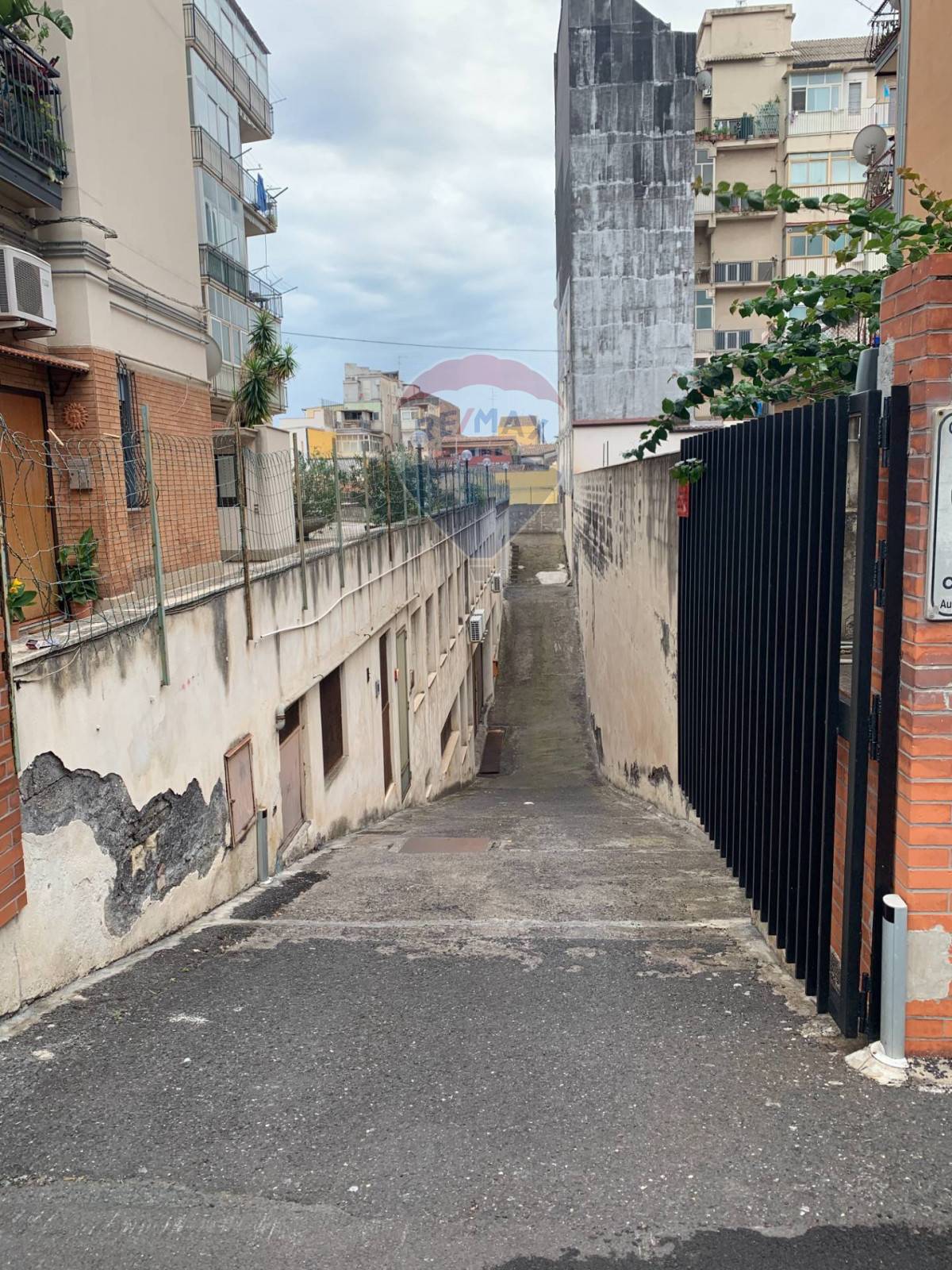 Box auto - Posto auto CATANIA affitto    RE/MAX White House