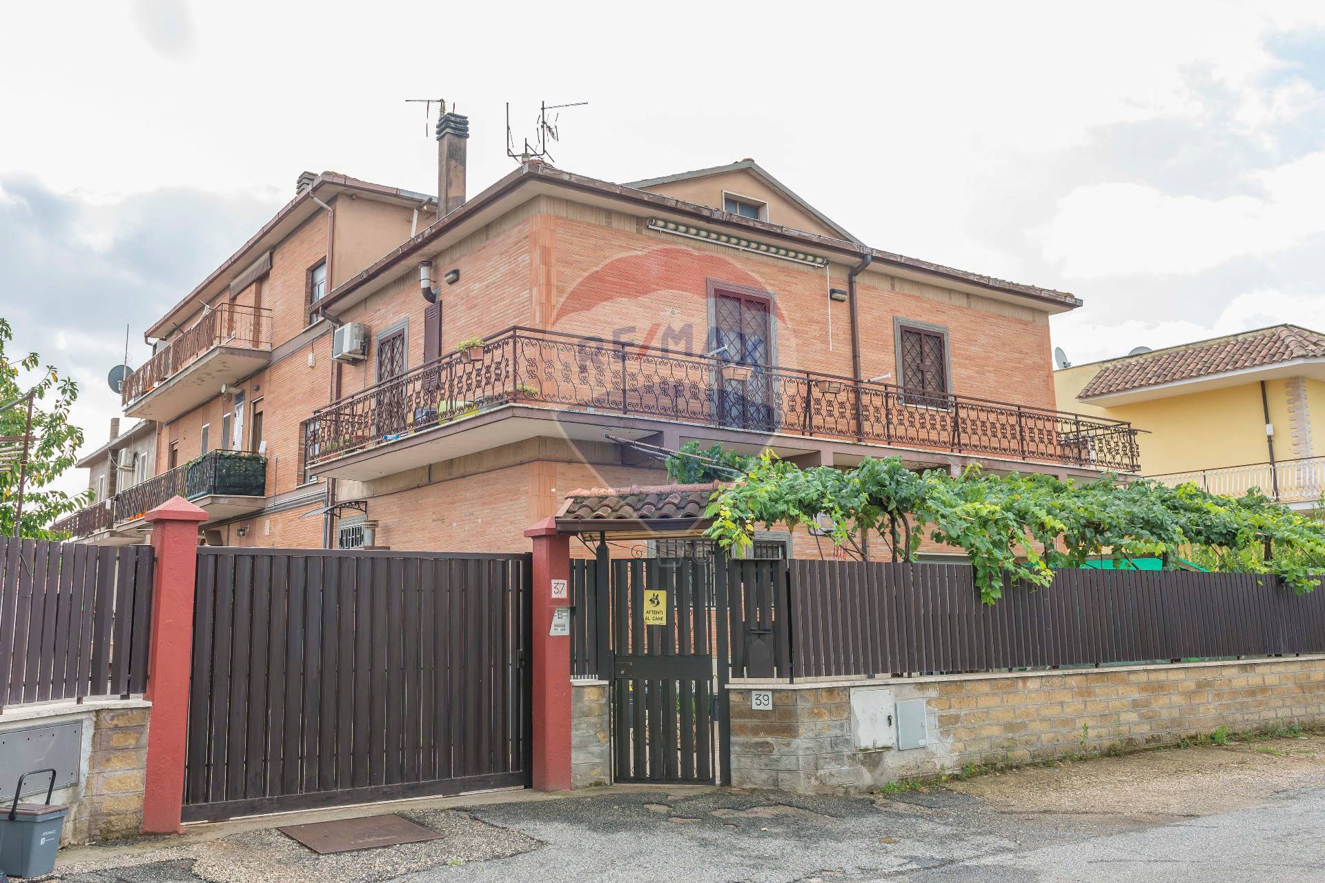  roma vendita quart: colle del sole re-max-opzione-casa