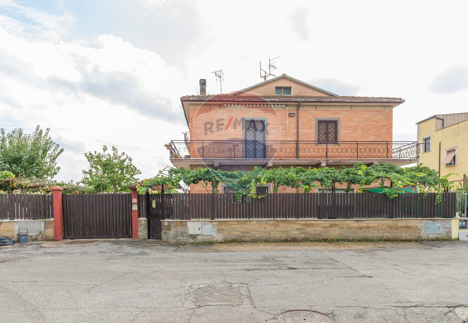 Appartamento ROMA vendita  Colle Del Sole  RE/MAX Opzione Casa