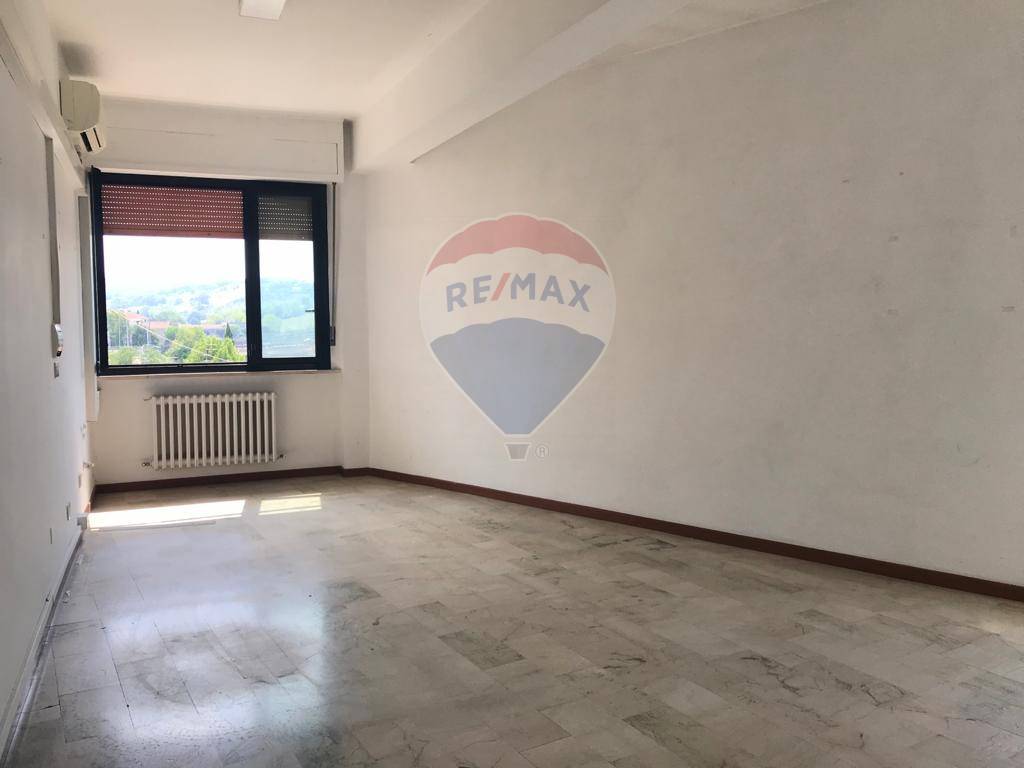 Ufficio - Loc.Com. ANCONA affitto  Semicentro  RE/MAX Centro Casa