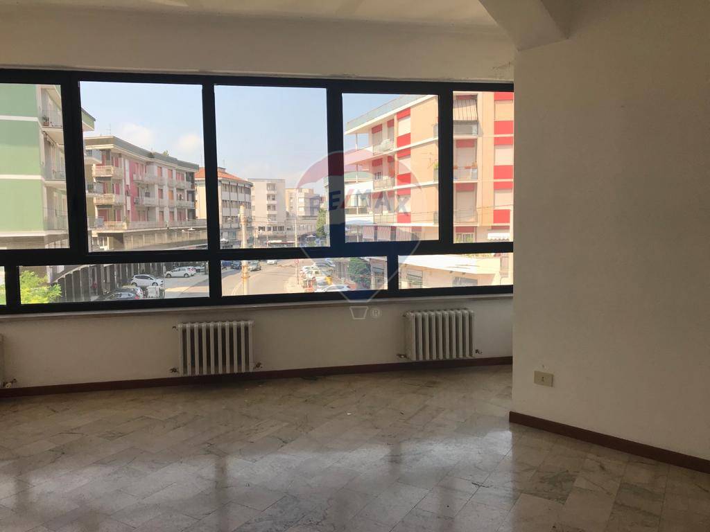 Ufficio - Loc.Com. ANCONA affitto  Semicentro  RE/MAX Centro Casa