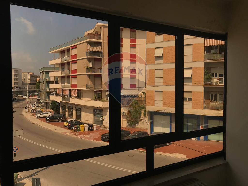 Ufficio - Loc.Com. ANCONA affitto  Semicentro  RE/MAX Centro Casa