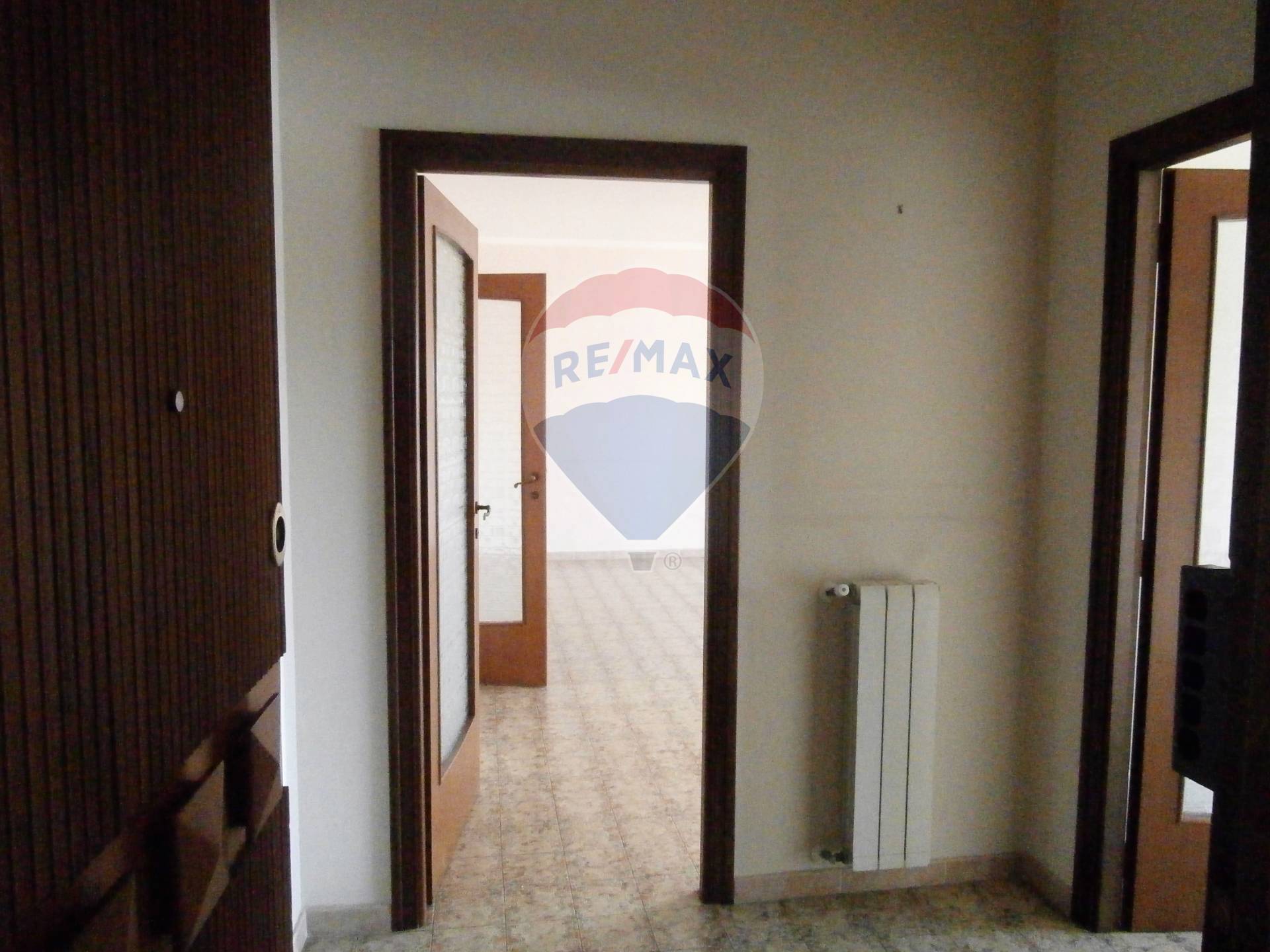  catania affitto quart:  re/max domus nova