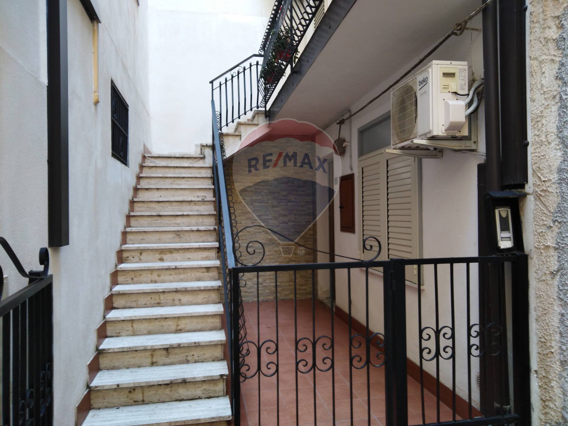  giardini-naxos vendita quart:  re/max crea casa