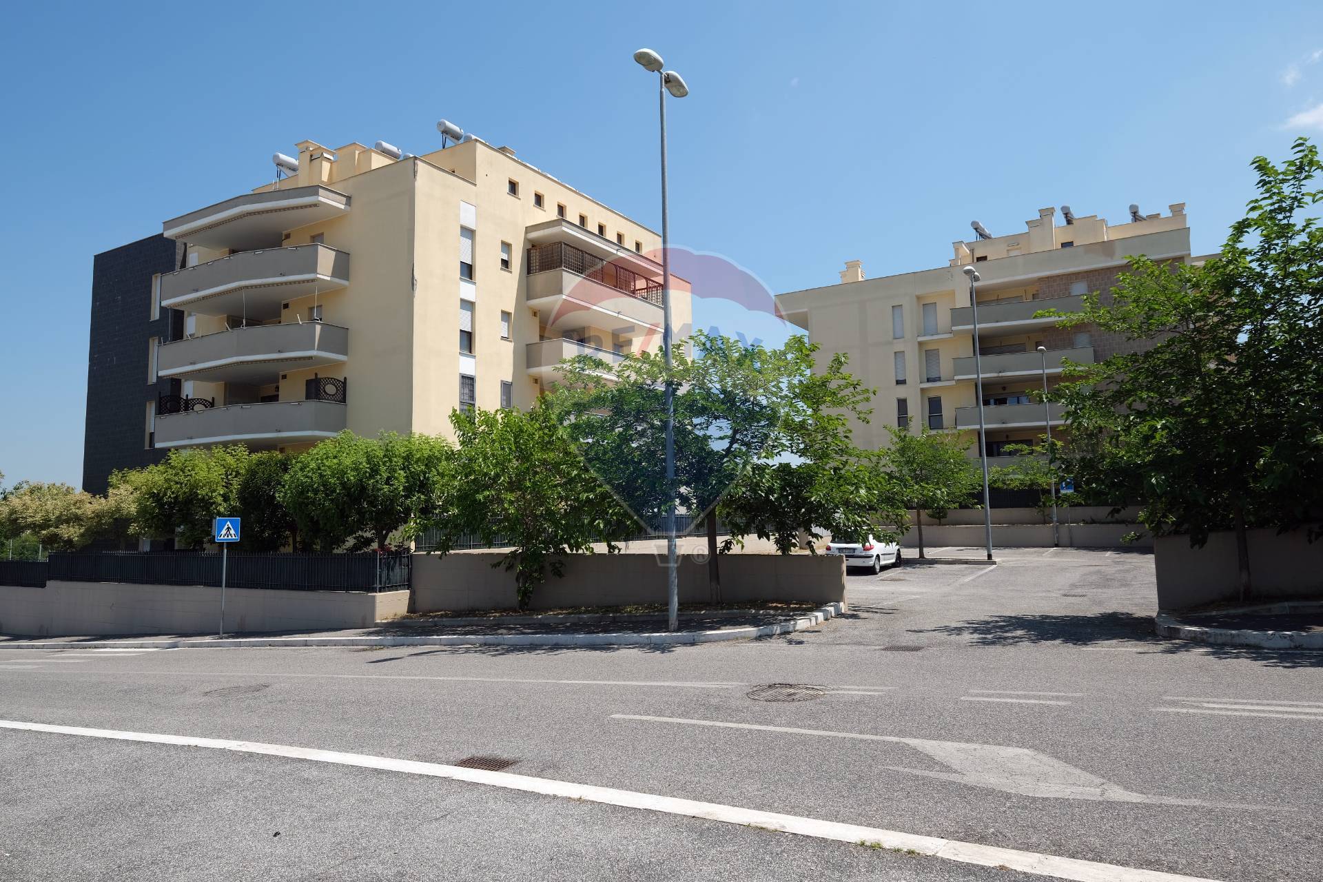  roma affitto quart:  re/max titanus