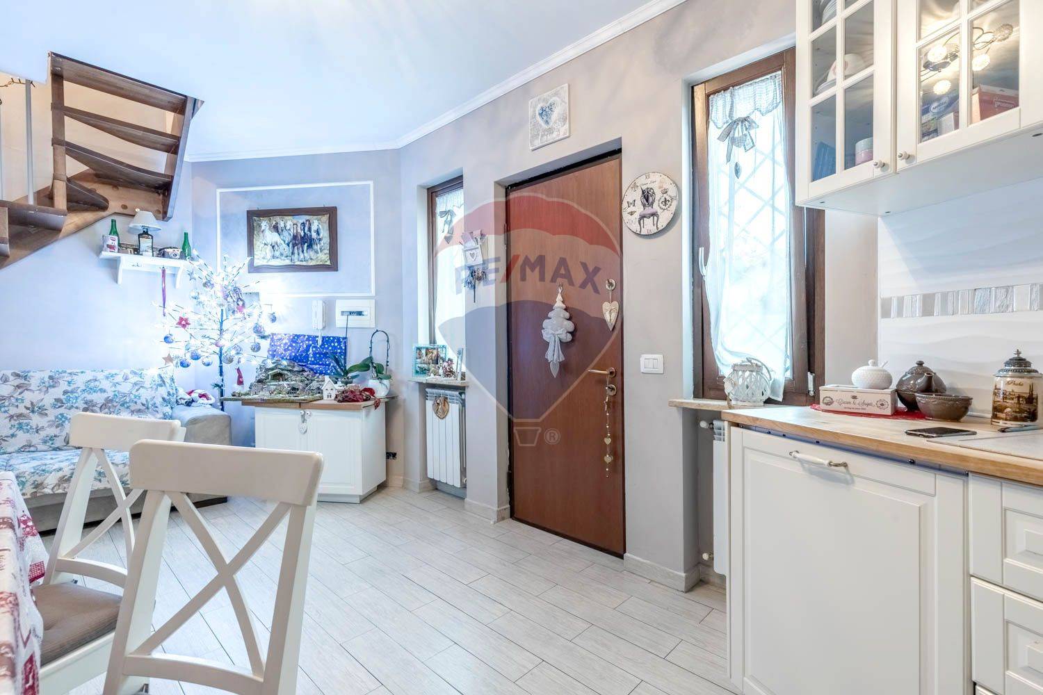  fonte nuova vendita quart: santa lucia re/max titanus