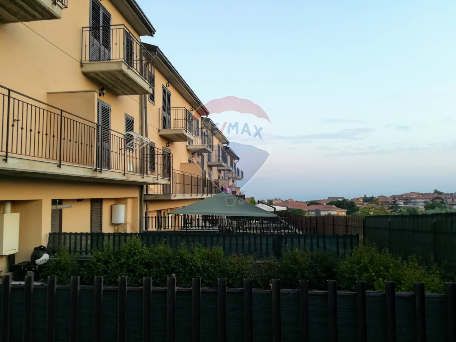 Villa MASCALUCIA affitto    RE/MAX CasAffare