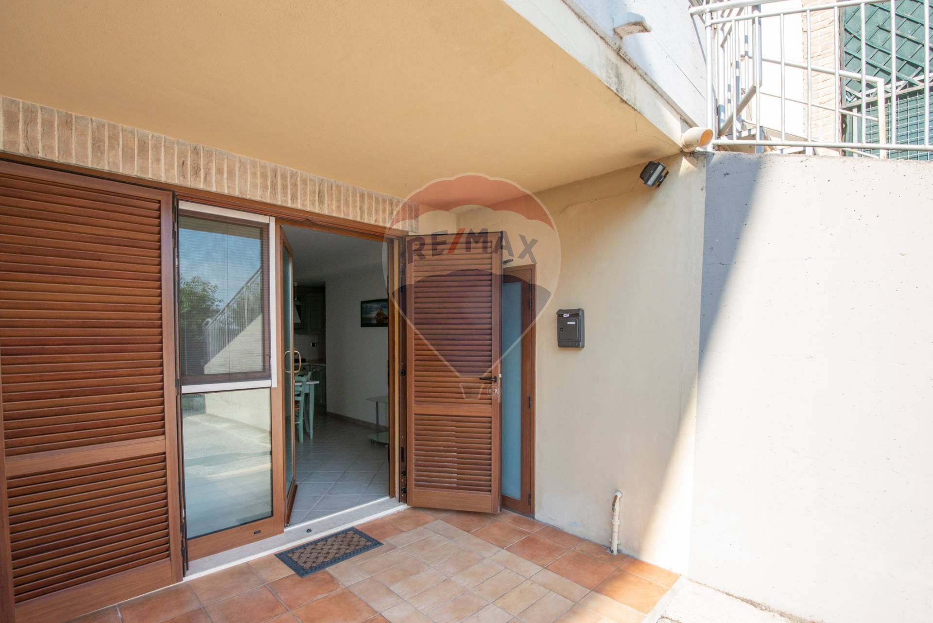  castelfidardo affitto quart:  re/max master class