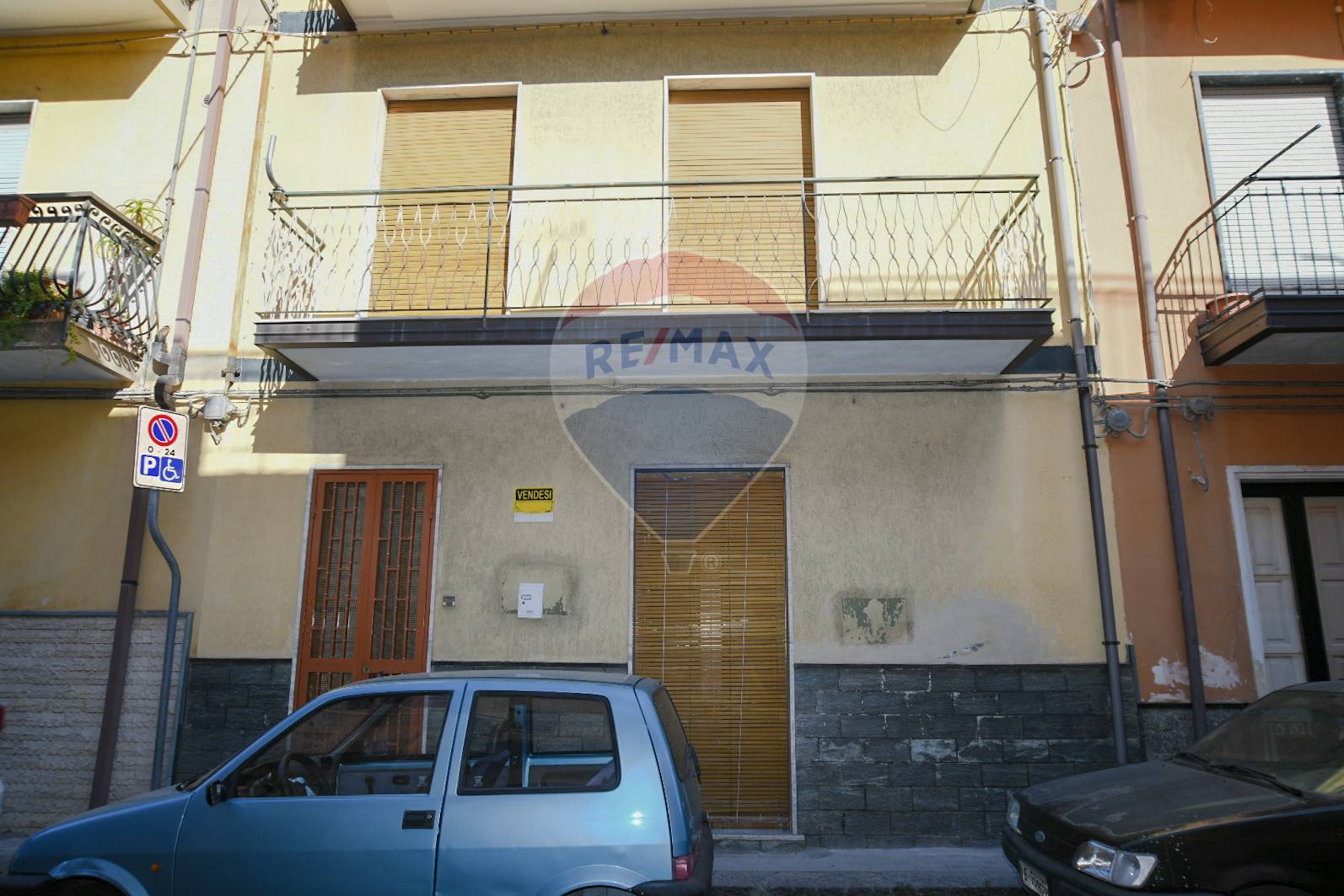  santa maria di licodia vendita quart:  re/max fly