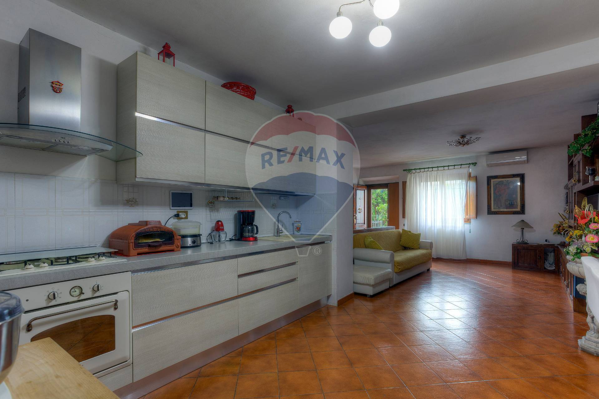 Villa Bifamiliare CAMPI BISENZIO vendita  Santa Maria  RE/MAX Professional