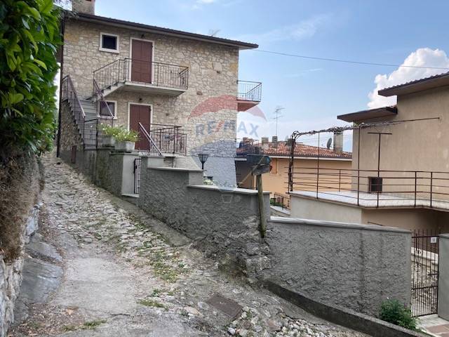 Rustico - Cascina BRENZONE vendita    RE/MAX Lago