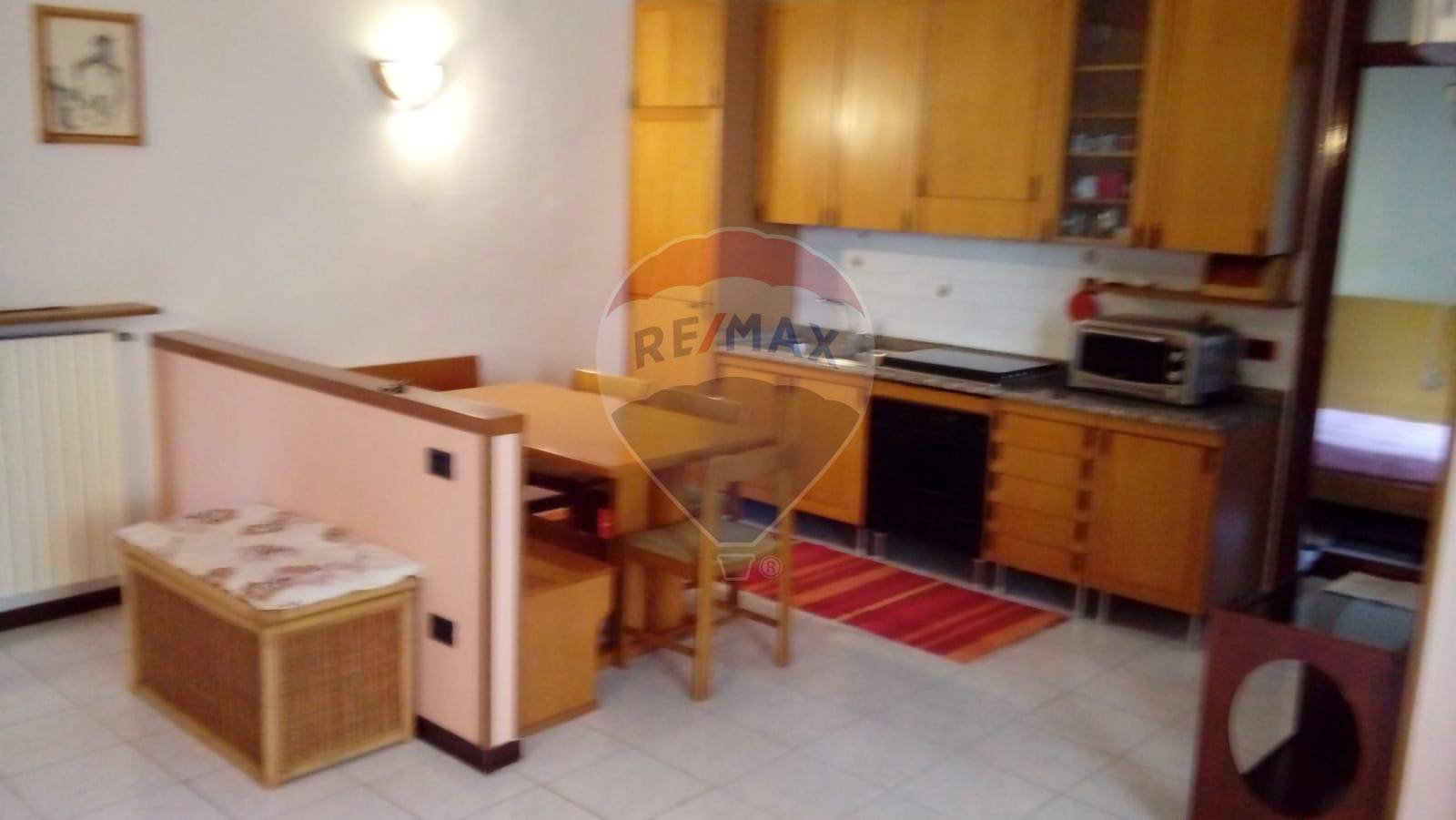 Appartamento VEDUGGIO CON COLZANO vendita    RE/MAX Vittoria