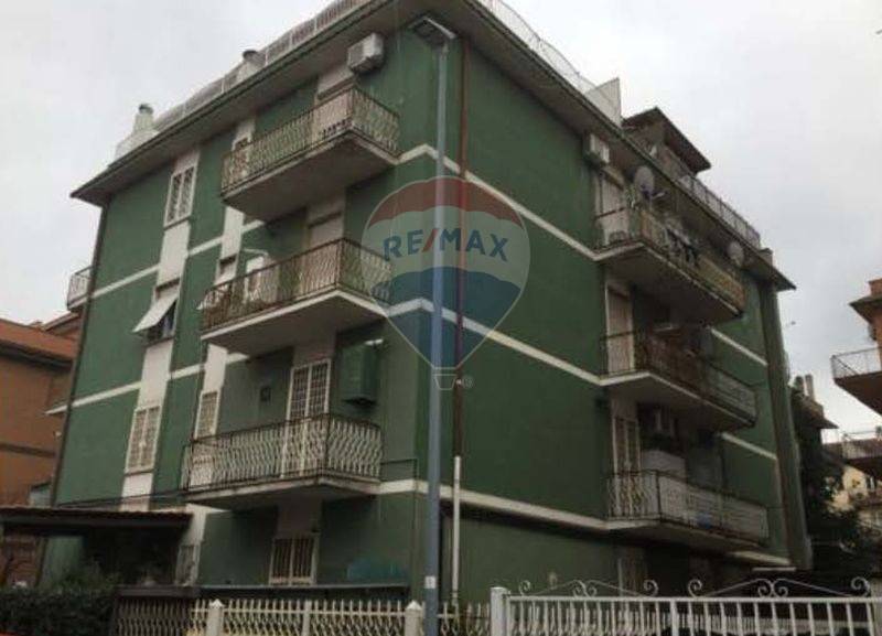  roma vendita quart:  re/max opzione casa