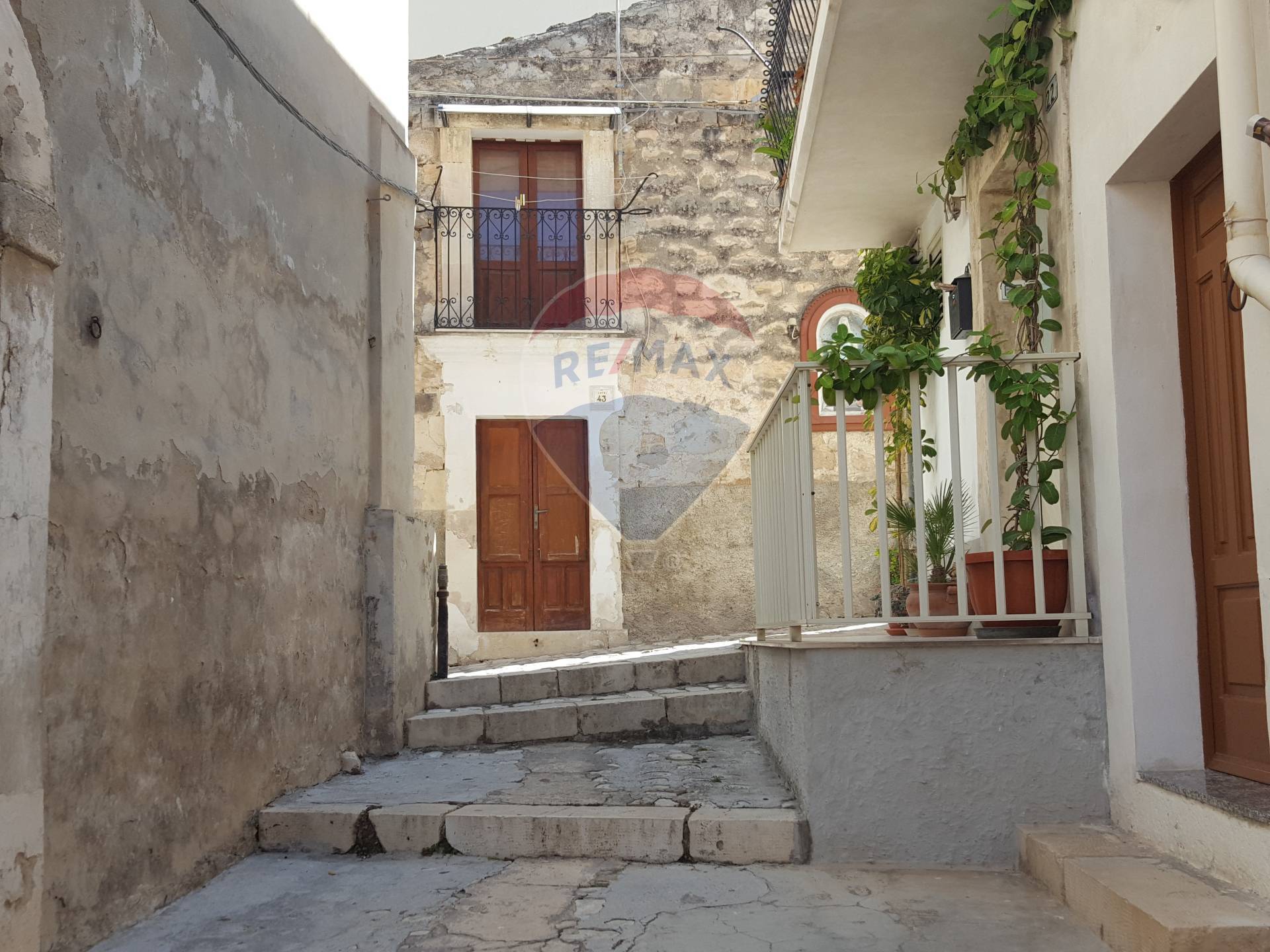 Villa Unifamiliare - Indipendente SCICLI vendita  Centro Storico  RE/MAX Prima Classe