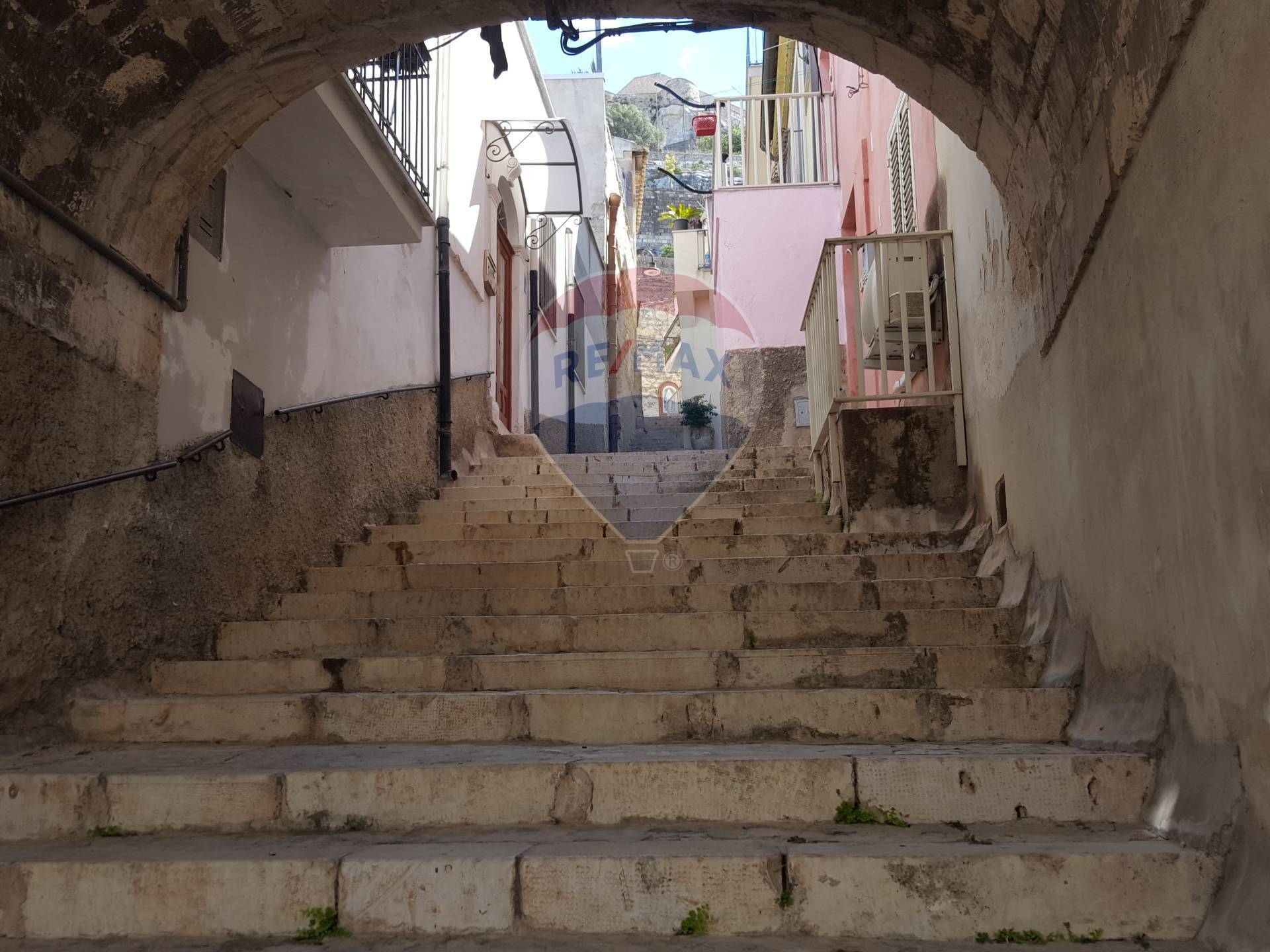 Villa Unifamiliare - Indipendente SCICLI vendita  Centro Storico  RE/MAX Prima Classe