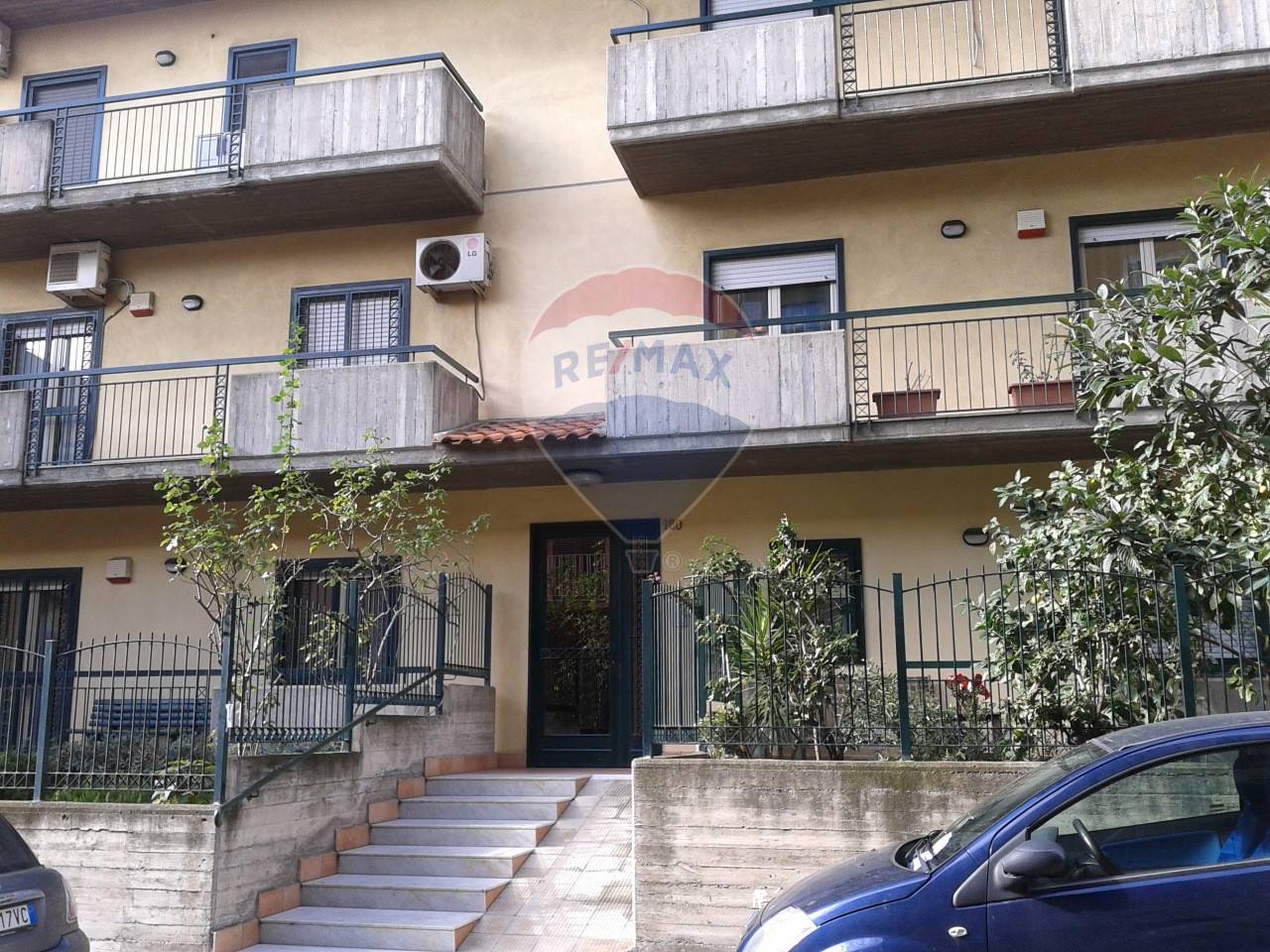  catania vendita quart: viale m. rapisardi - lavaggi re-max-city-home