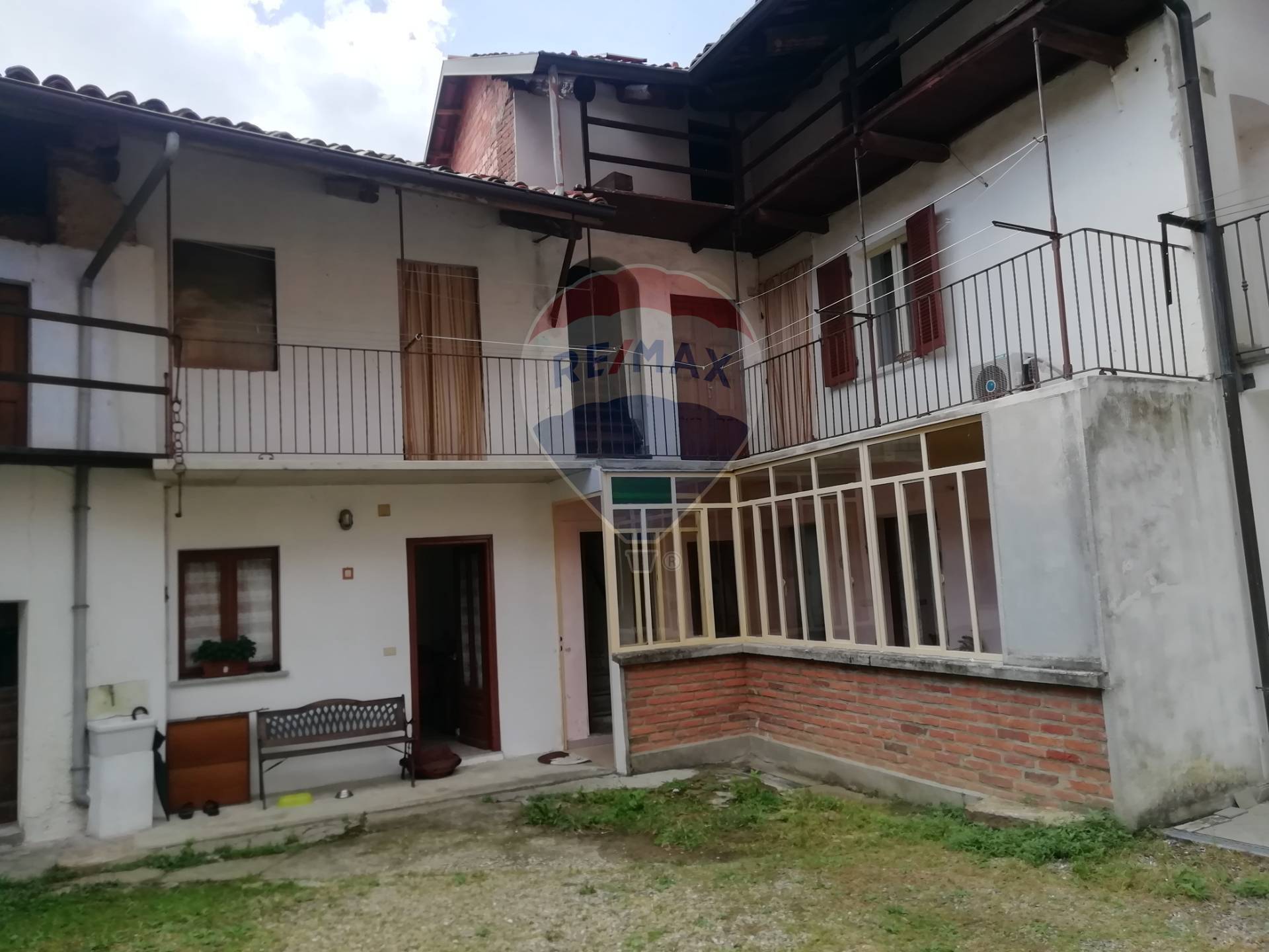 Villa Bifamiliare MAGNANO vendita    RE/MAX Unit