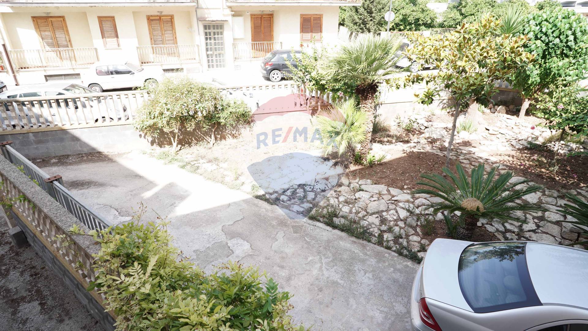 Villa Unifamiliare - Indipendente SCICLI vendita  Centro  RE/MAX Prima Classe