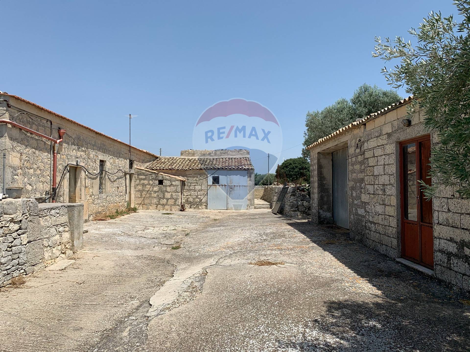  modica vendita quart:  re/max prima classe