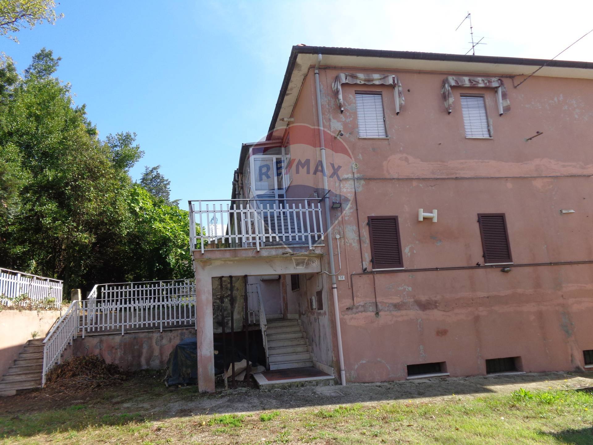  ancona vendita quart:  re/max centro casa