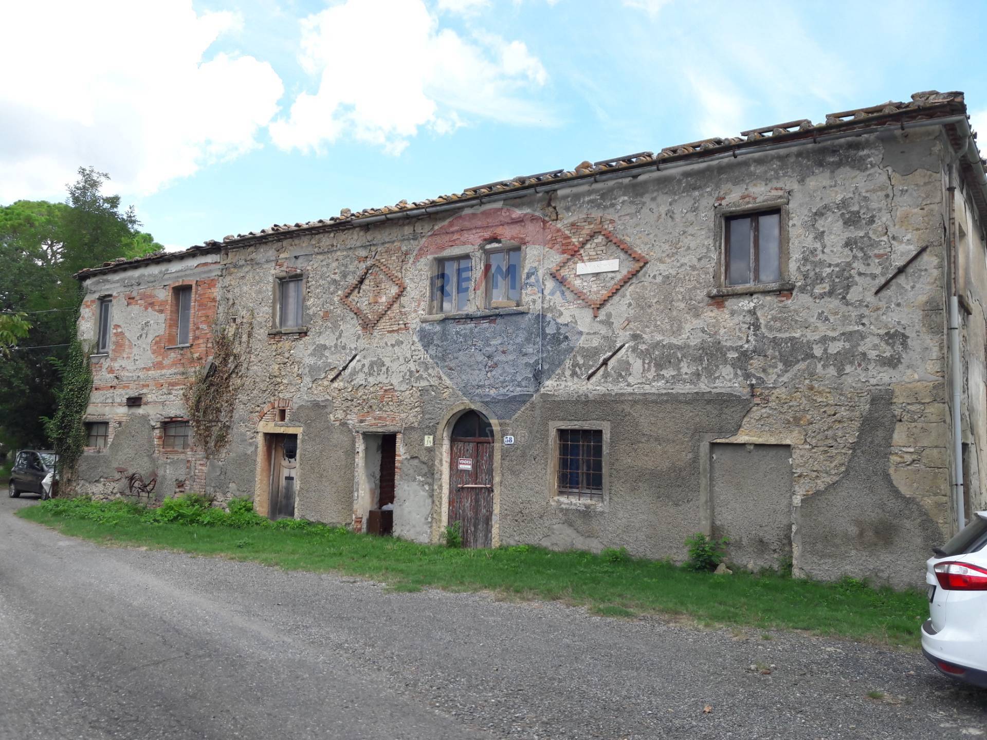 Rustico - Cascina POMARANCE vendita    RE/MAX Premiere