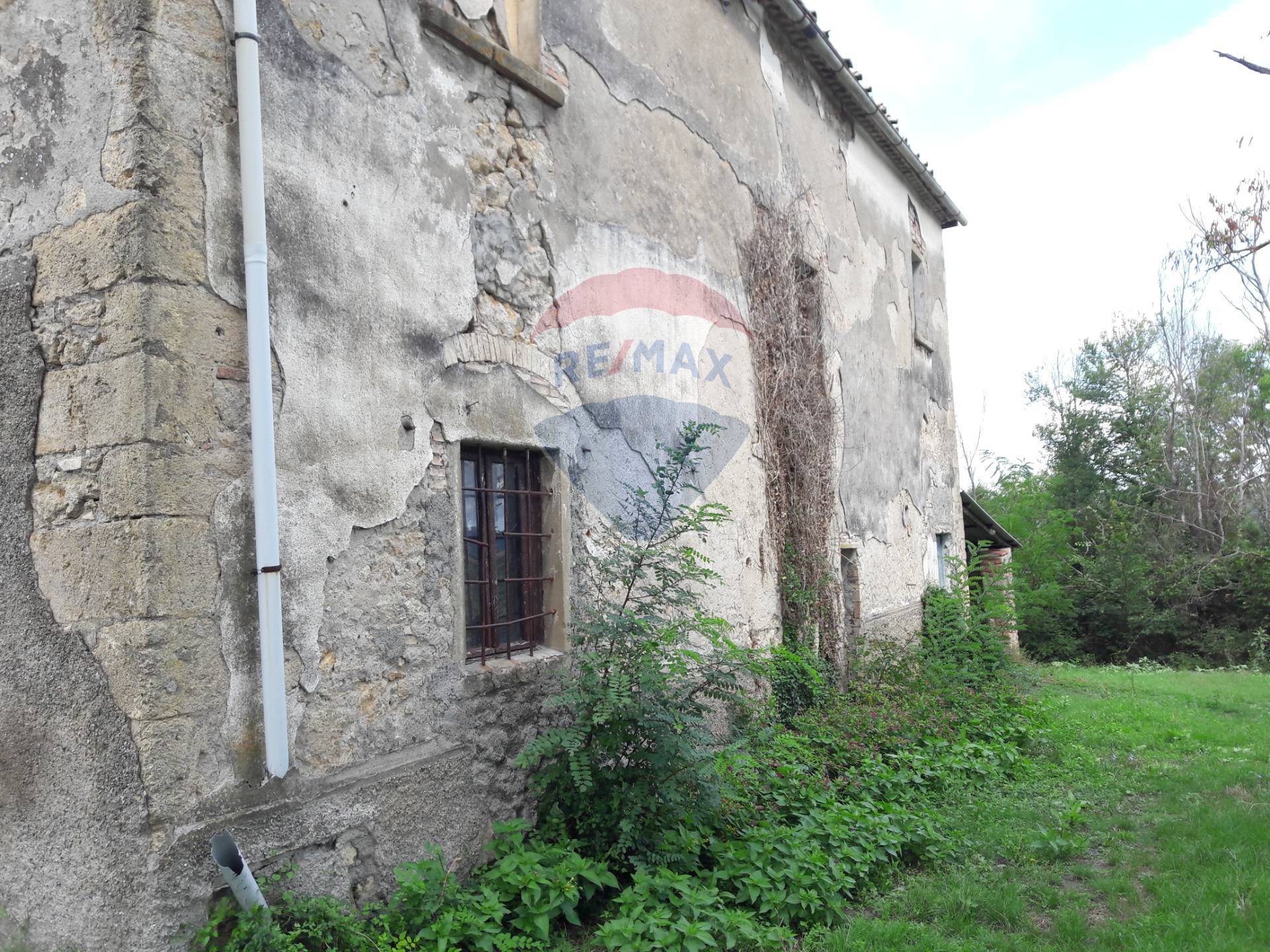 Rustico - Cascina POMARANCE vendita    RE/MAX Premiere