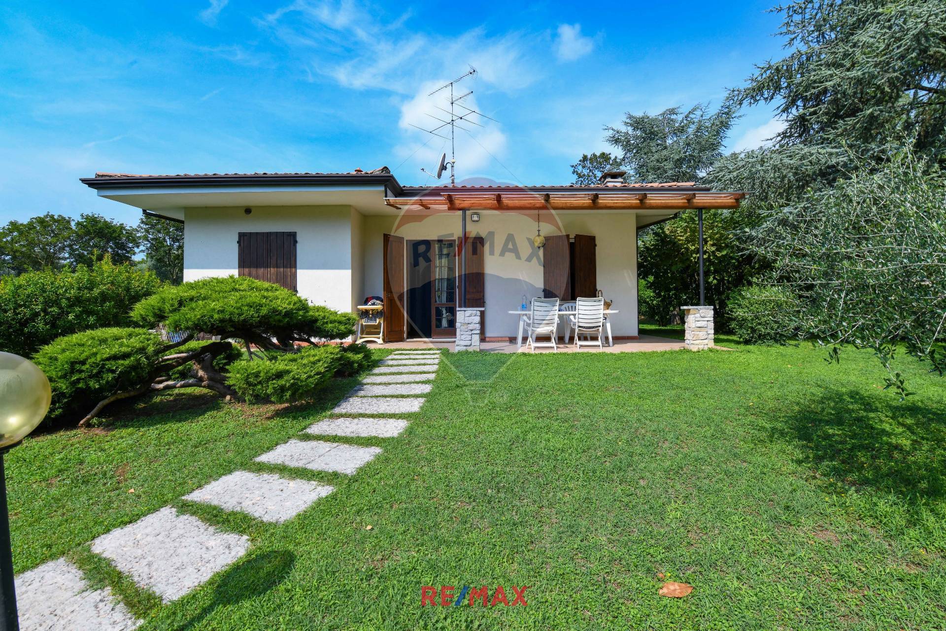Villa SOIANO DEL LAGO vendita    RE/MAX Edilfin