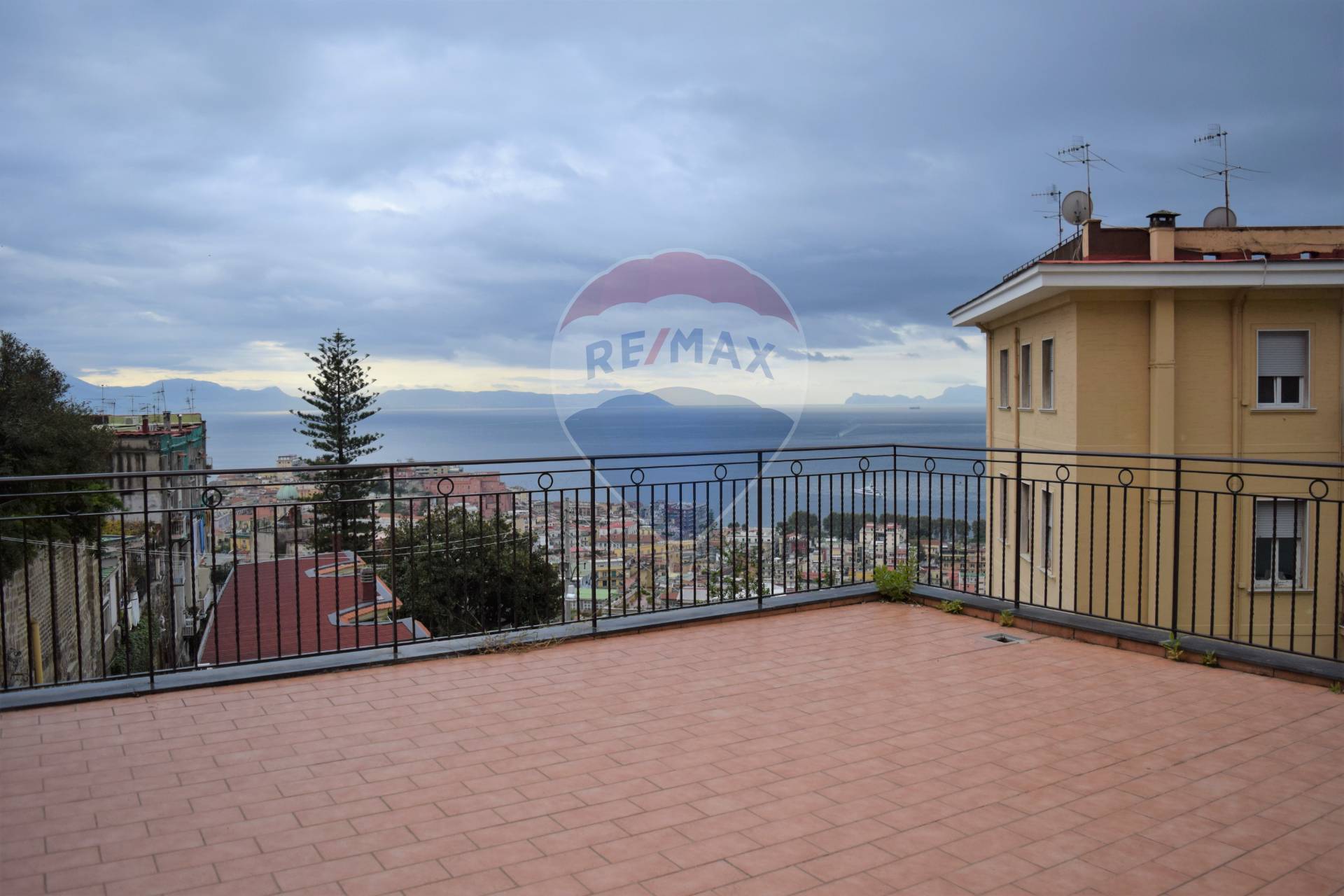  napoli vendita quart: chiaia re-max-advisor