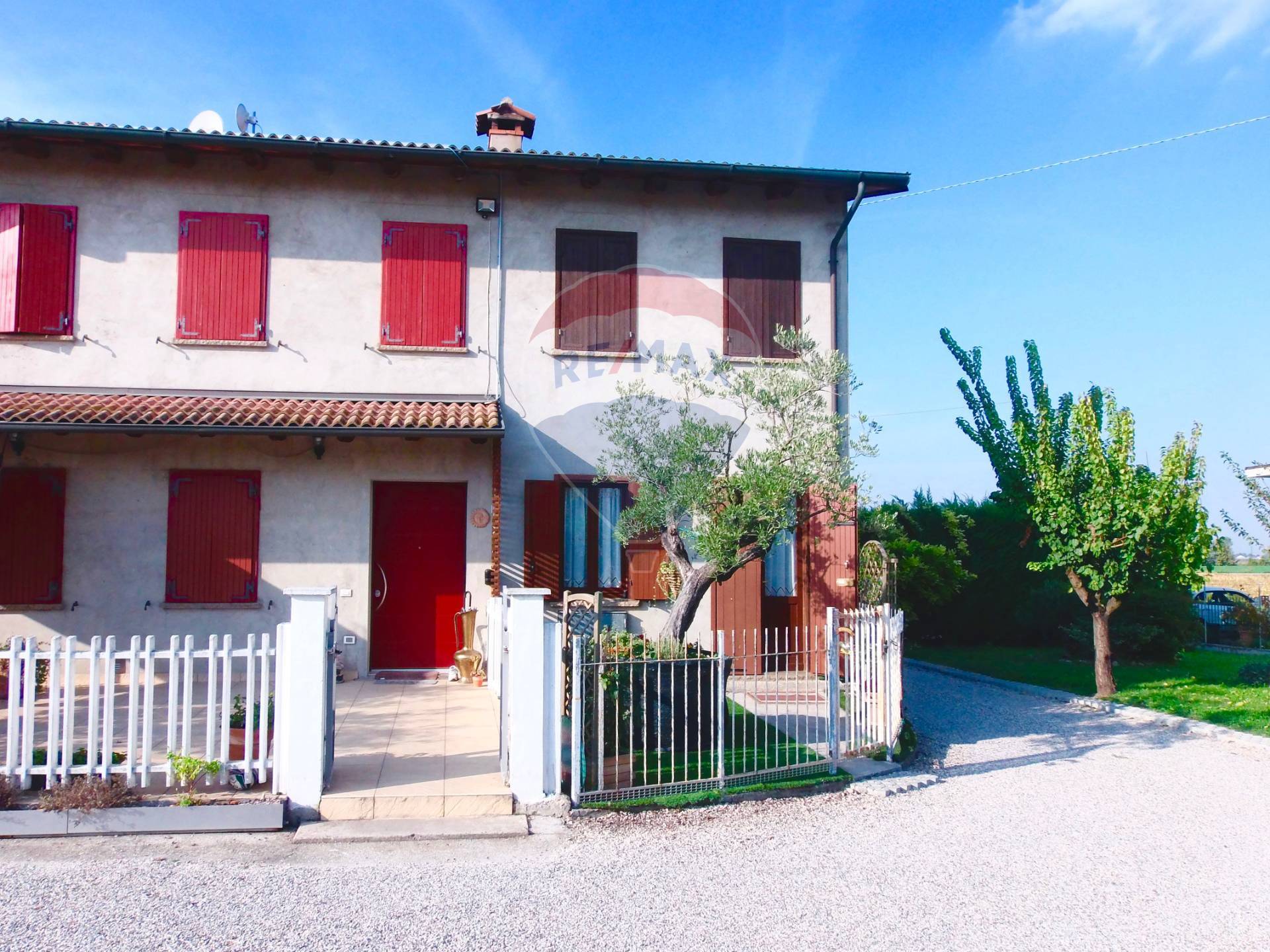 Villa Bifamiliare ITALIA affitto    RE/MAX Top Brokers