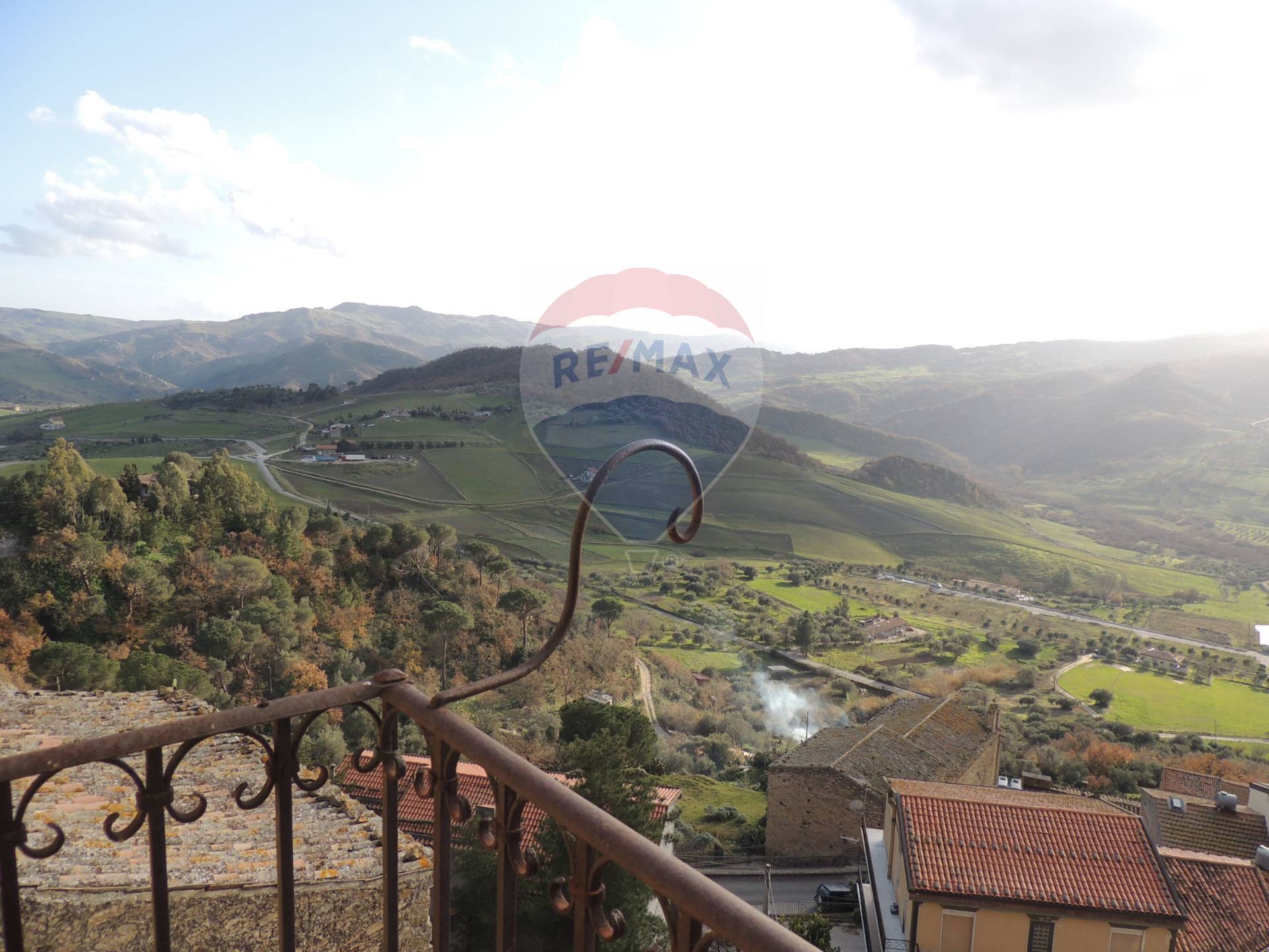  sperlinga vendita quart:  re/max domus nova