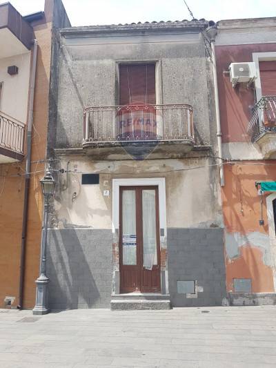  acireale vendita quart:  re/max city home