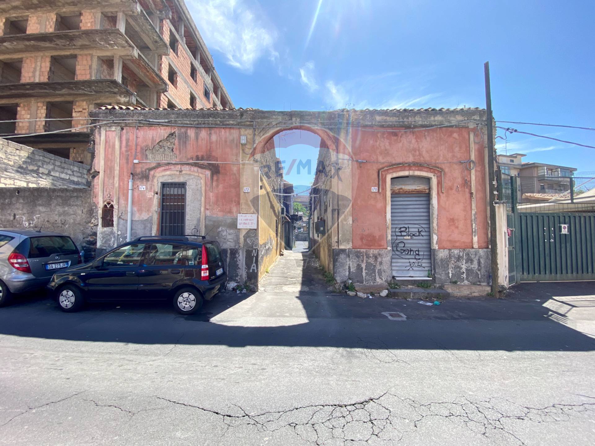  catania vendita quart: viale m. rapisardi - lavaggi re-max-realizza