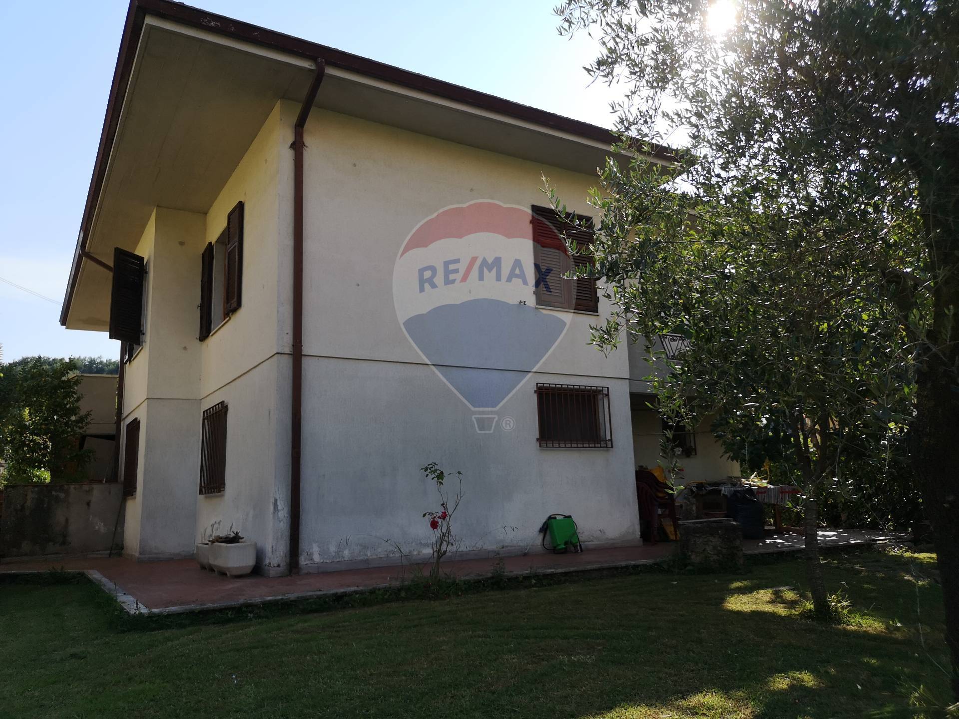 Villa Unifamiliare - Indipendente CARRARA vendita  Zona Stadio  RE/MAX Quality House