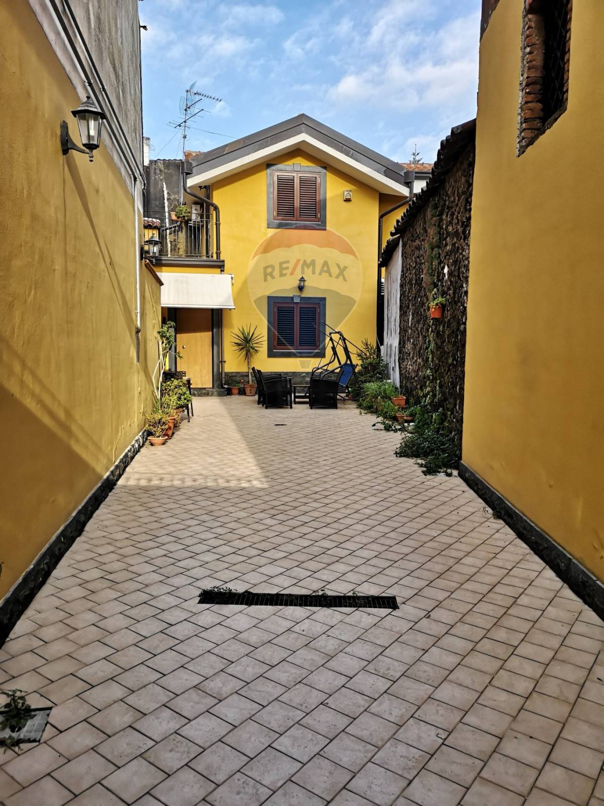  san giovanni la punta vendita quart:  re/max city home