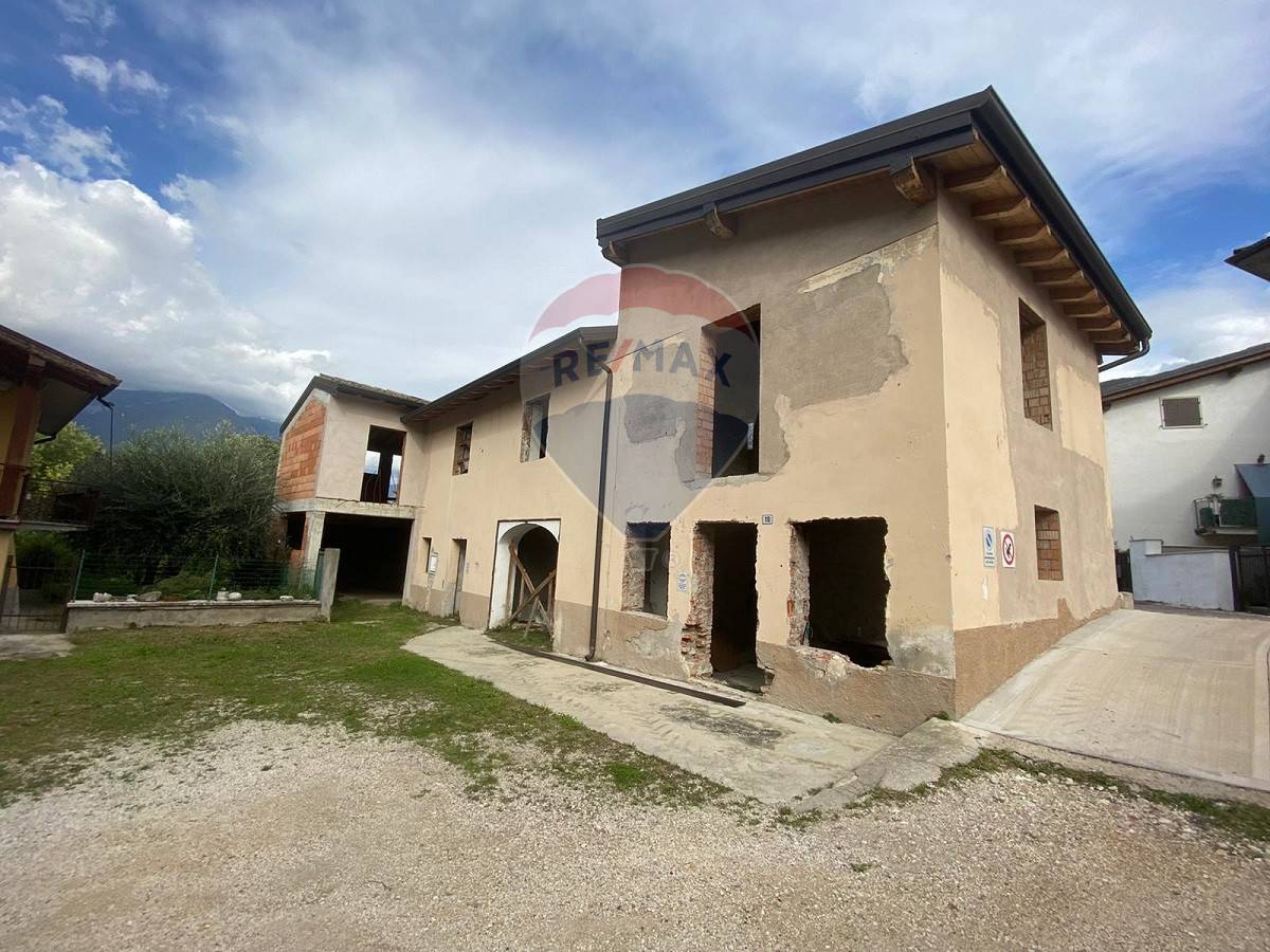  brentino belluno vendita quart:  re/max top elegance