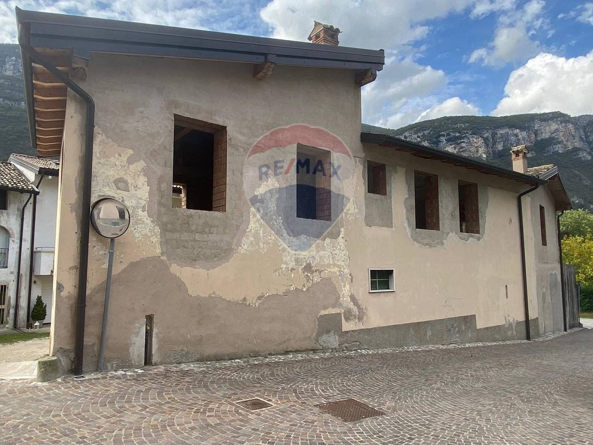 Villa Unifamiliare - Indipendente BRENTINO BELLUNO vendita    RE/MAX Top Elegance