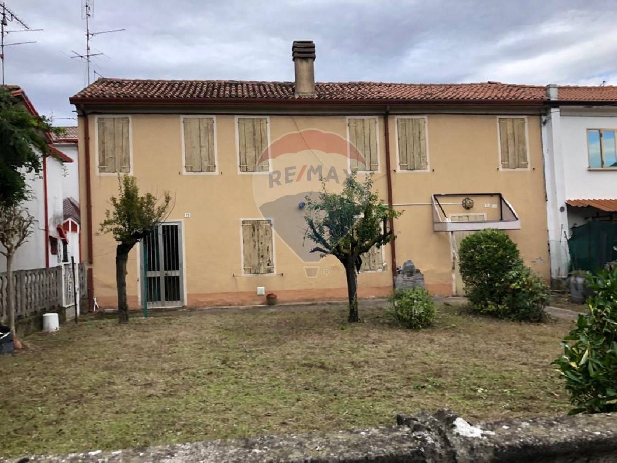  bovolone vendita quart:  re/max top elegance 2