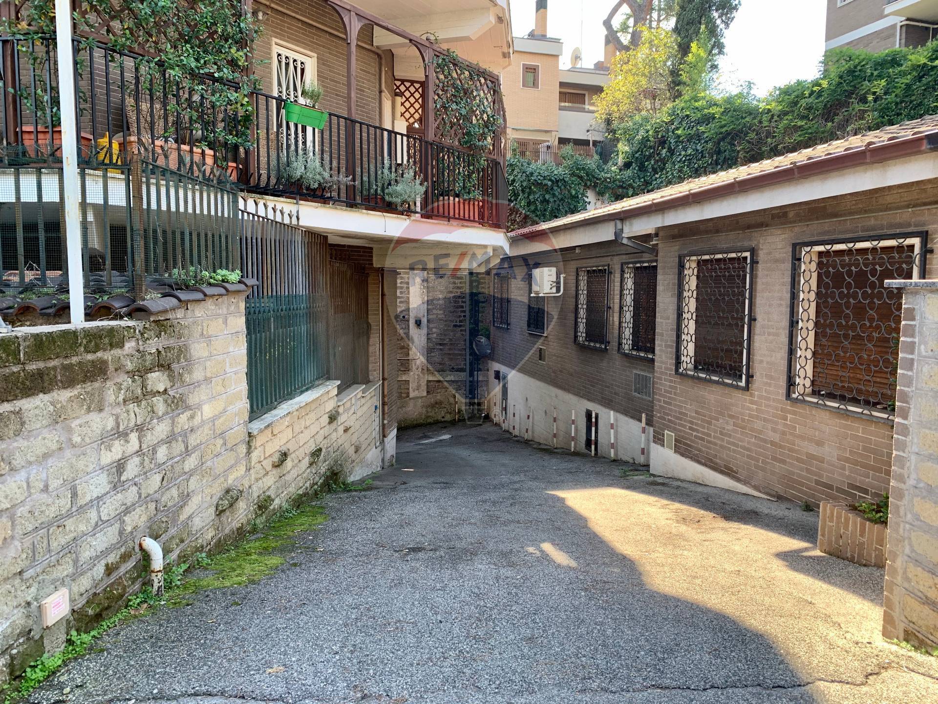 Box auto - Posto auto ROMA vendita  Cassia  RE/MAX Titanus