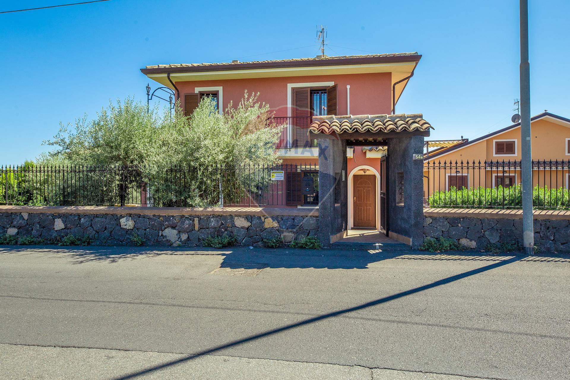  san-pietro-clarenza vendita quart:  re-max-city-home