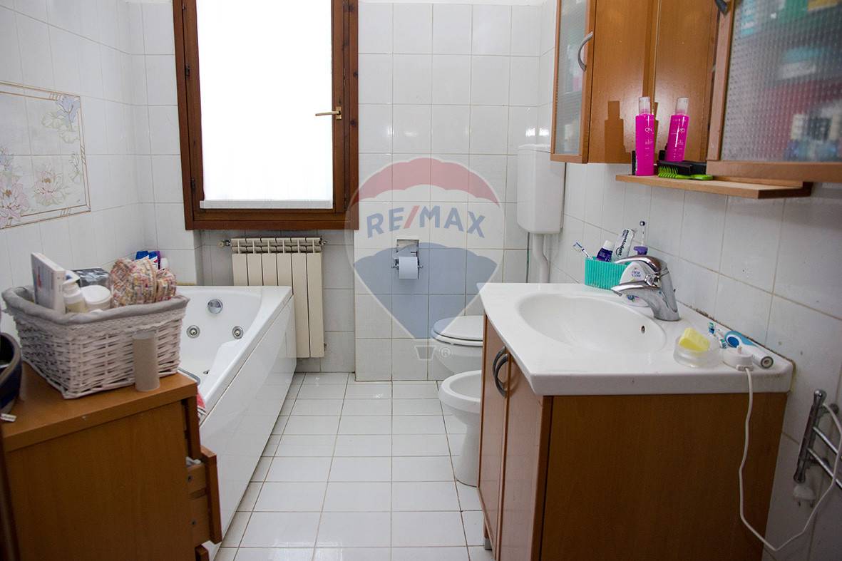 Appartamento CASNATE CON BERNATE vendita    RE/MAX Essenza