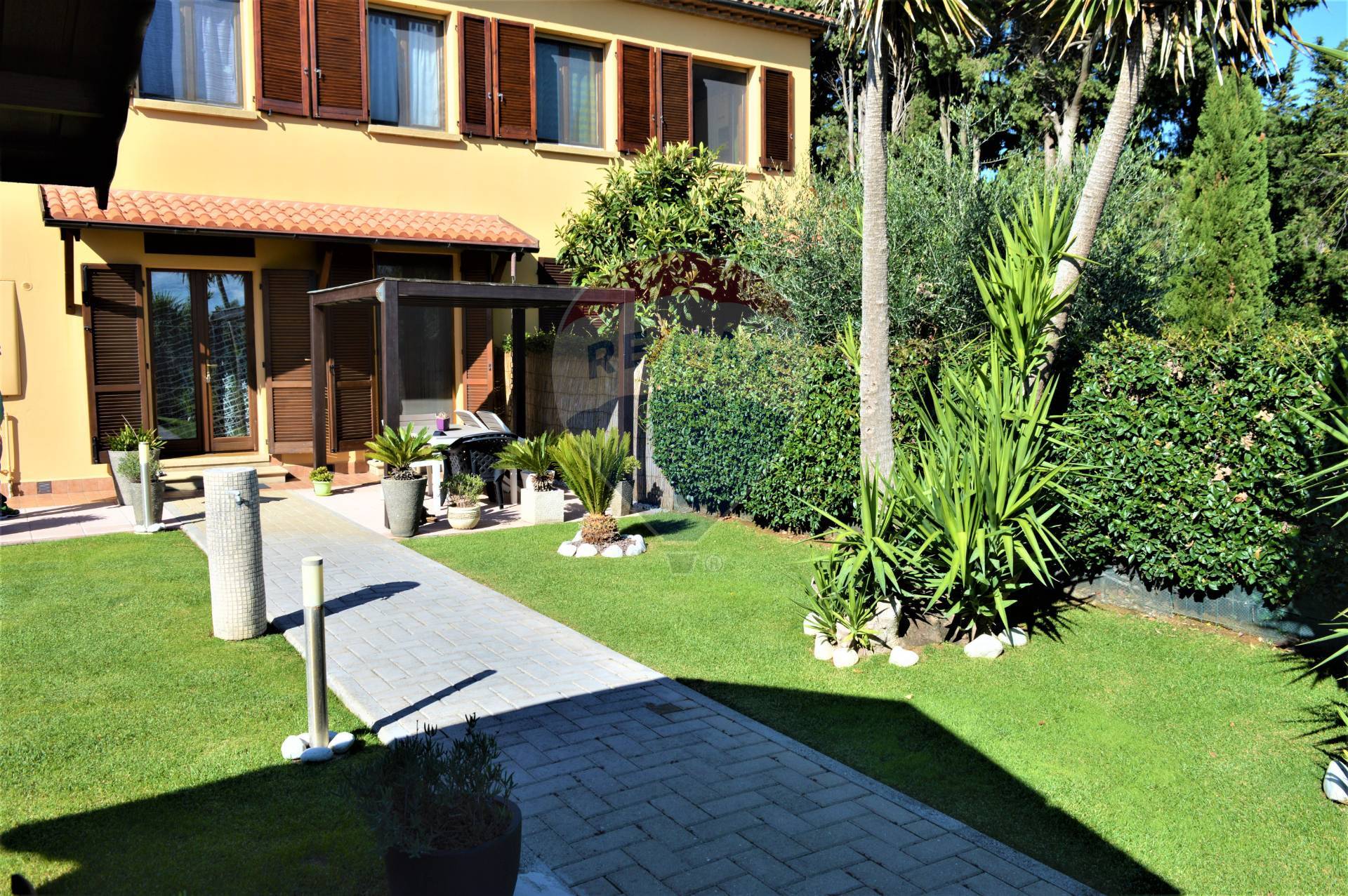 Appartamento CECINA vendita    RE/MAX Premiere