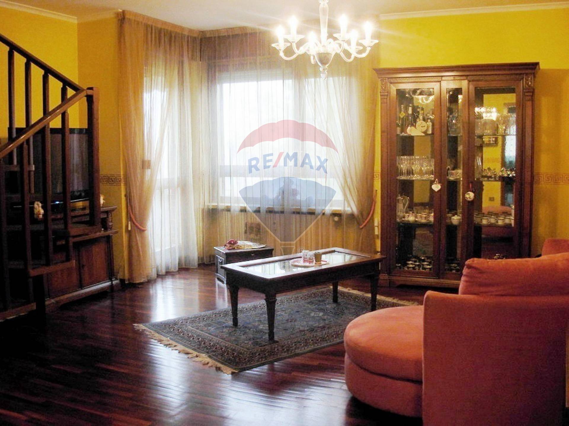  valenza vendita quart:  re/max expo 7