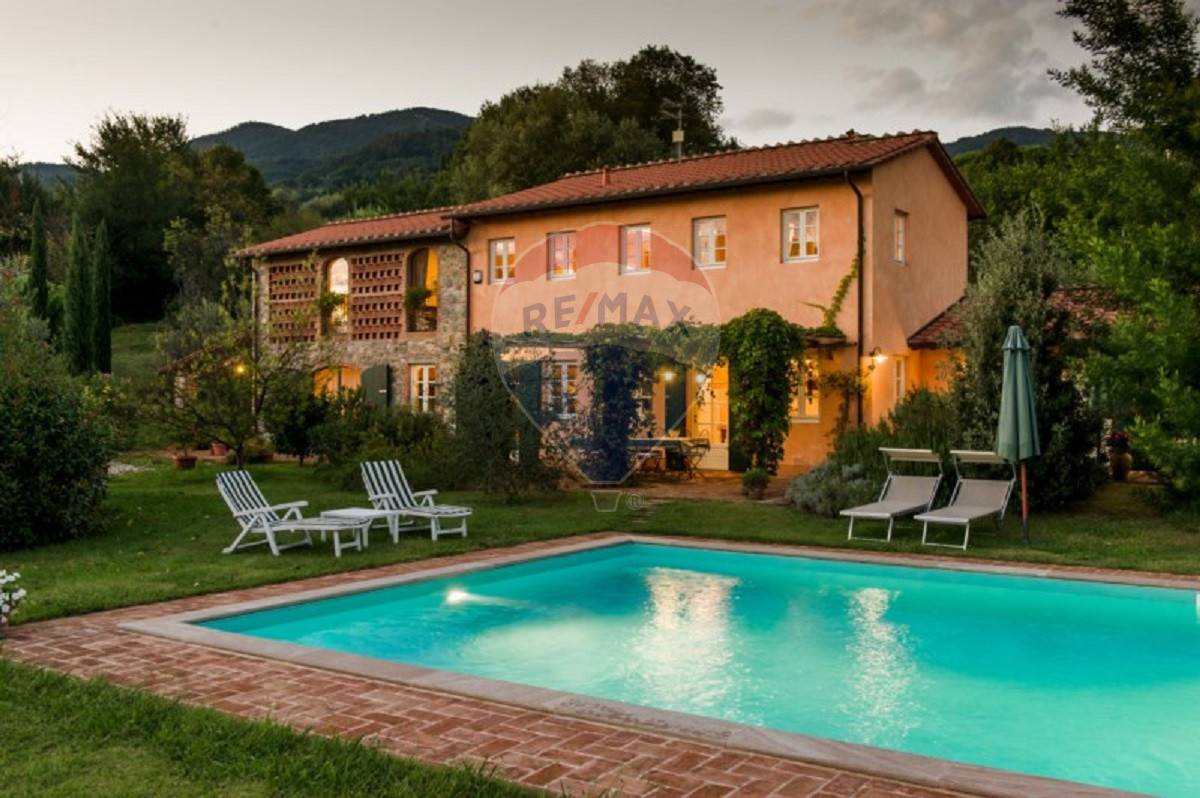 Villa CAPANNORI affitto    RE/MAX Diamante