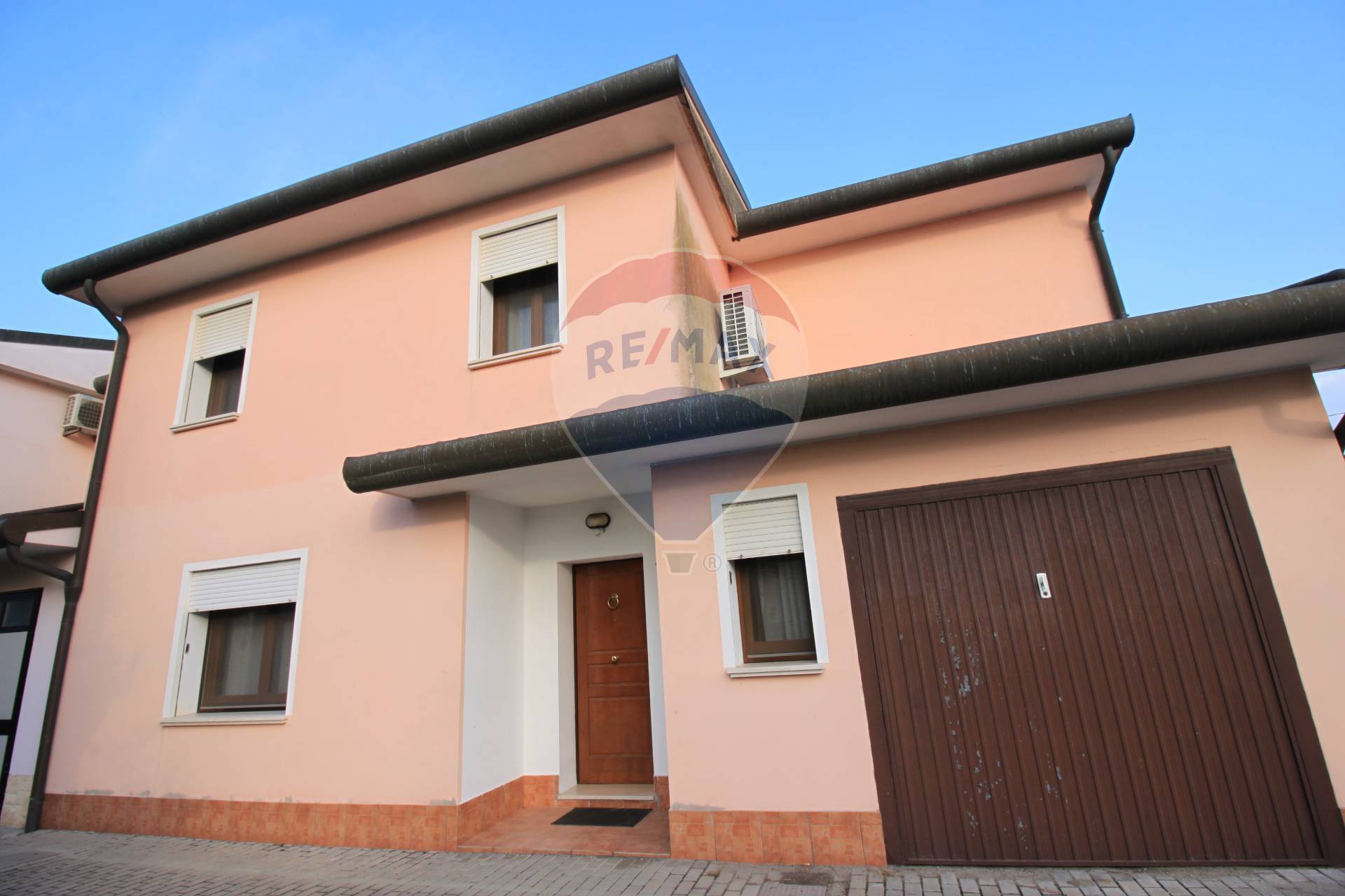  cavarzere vendita quart: boscochiaro re/max sunbeam