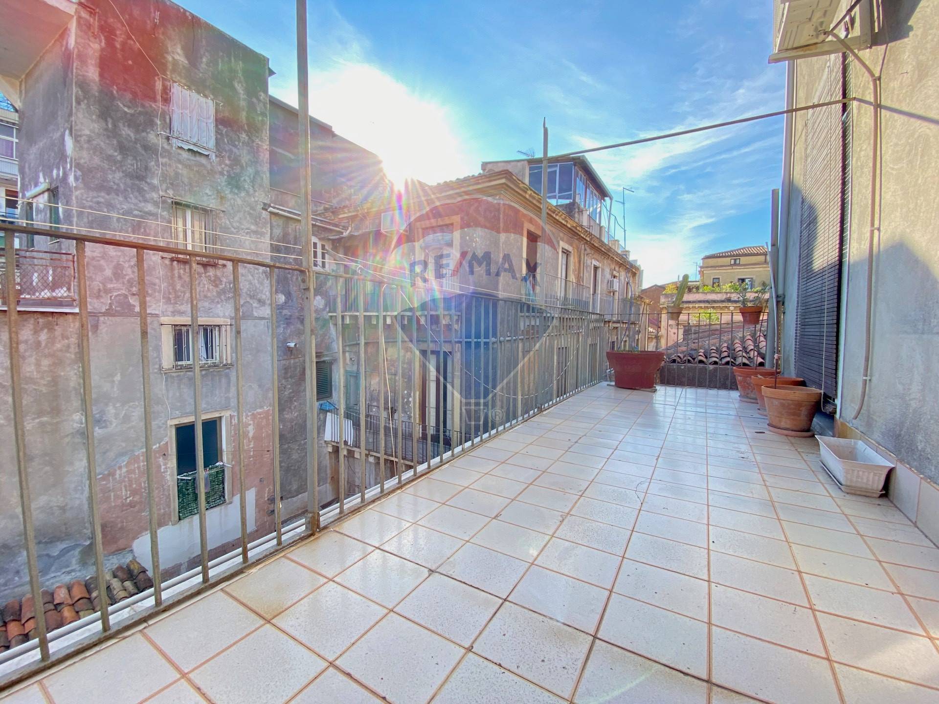  catania vendita quart: via etnea - via umberto re-max-realizza