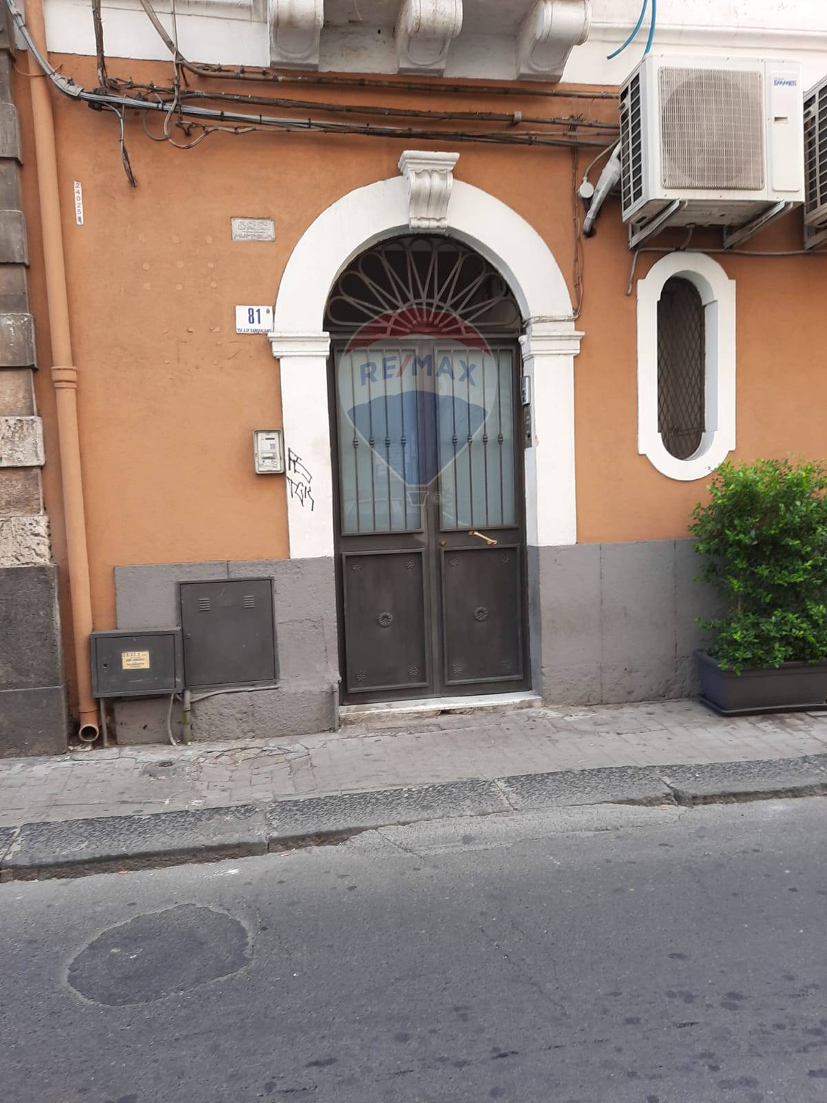  catania vendita quart: centro storico re/max domus nova