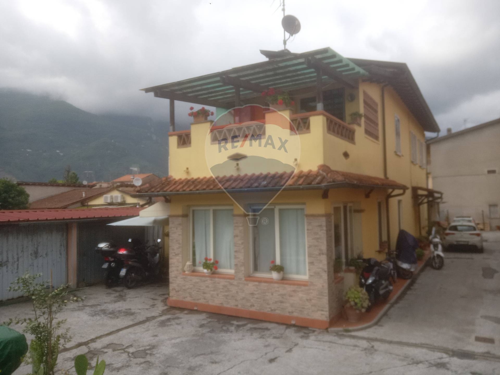  camaiore vendita quart:  re-max-quality-house