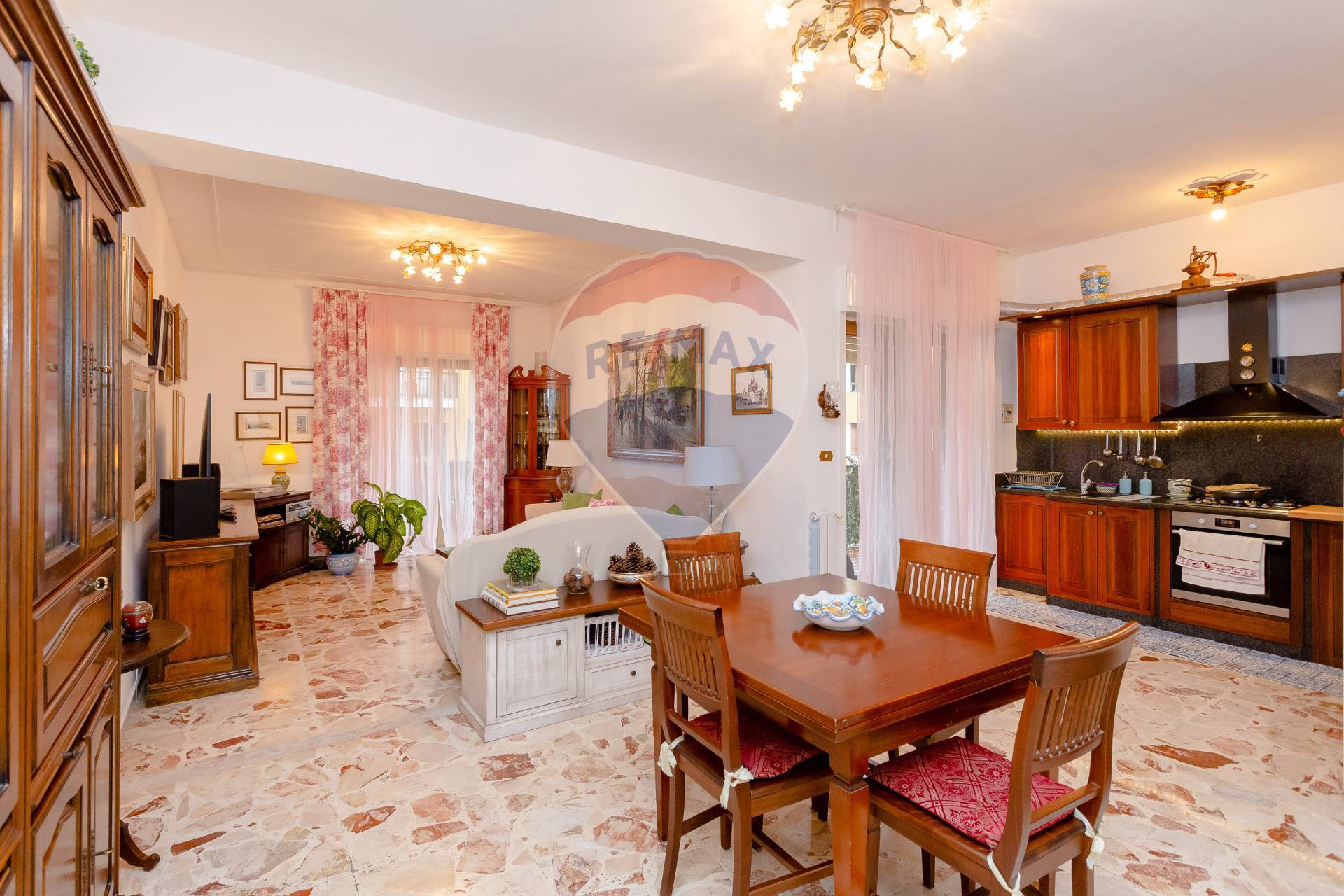  catania vendita quart:  re/max estates